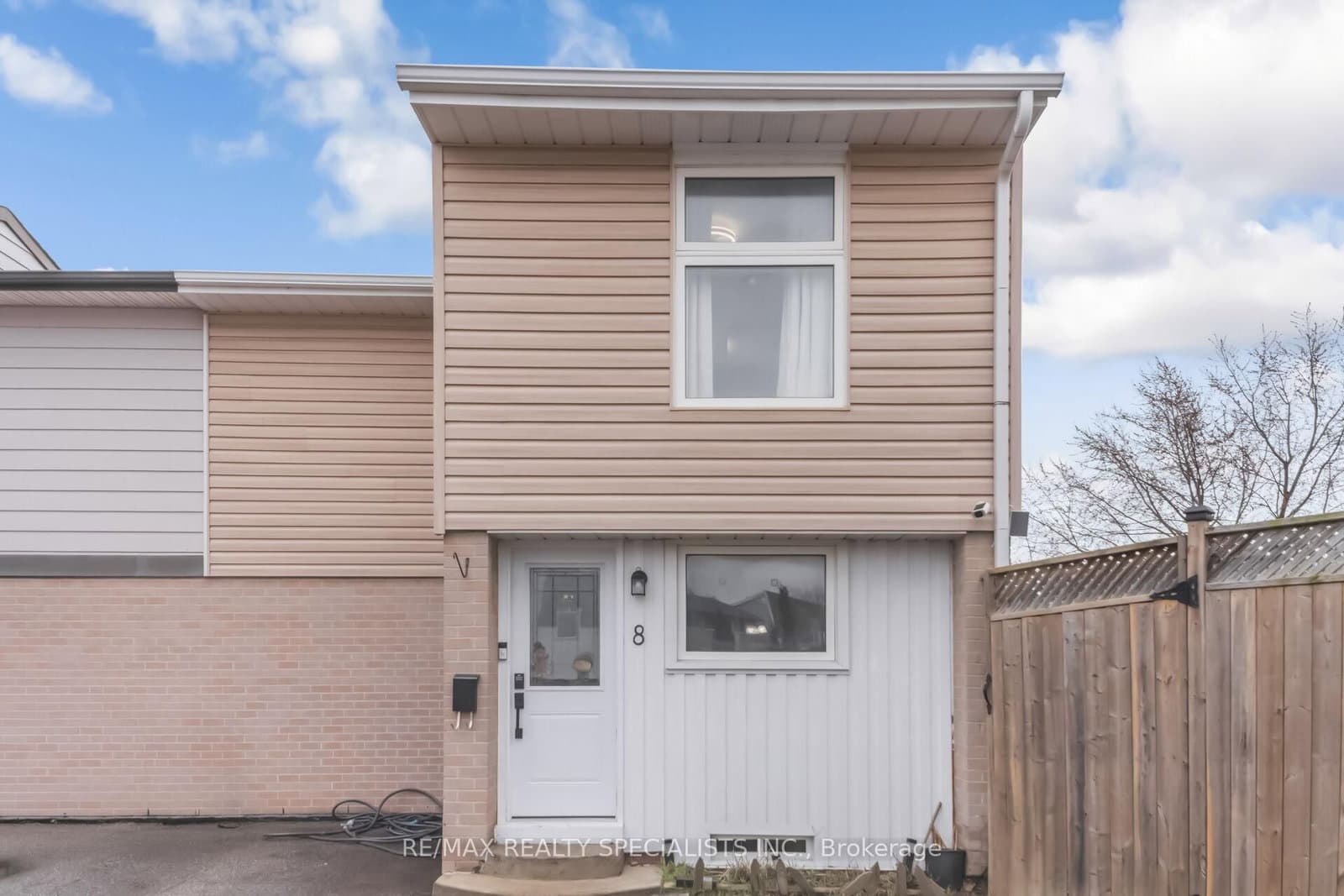 8 Grantbrook Court - Image 1