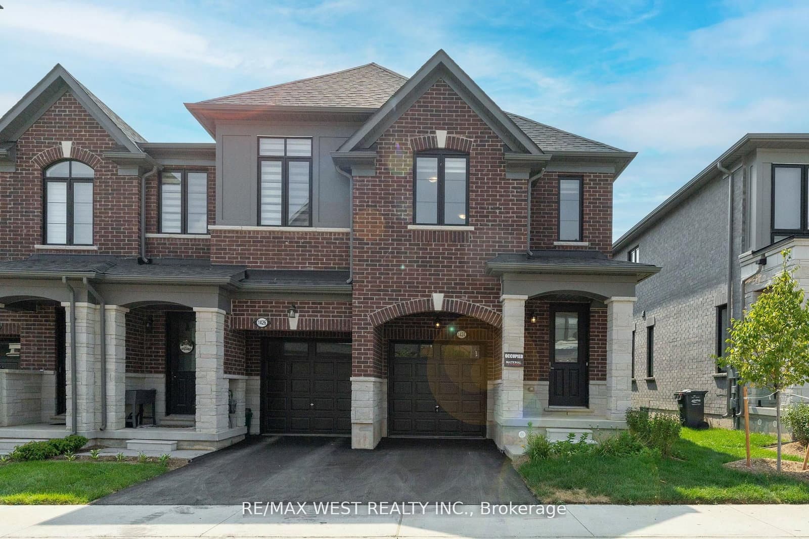1424 National Common