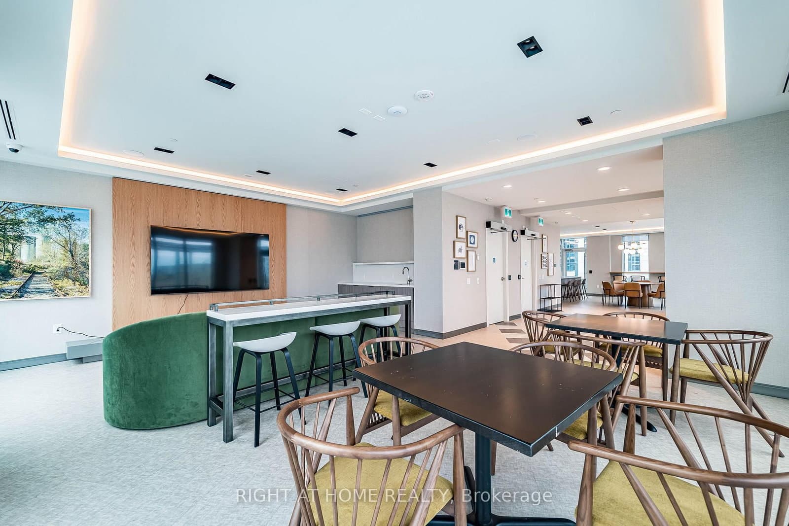 2485 Eglinton Avenue W, Unit 418 thumbnail 17