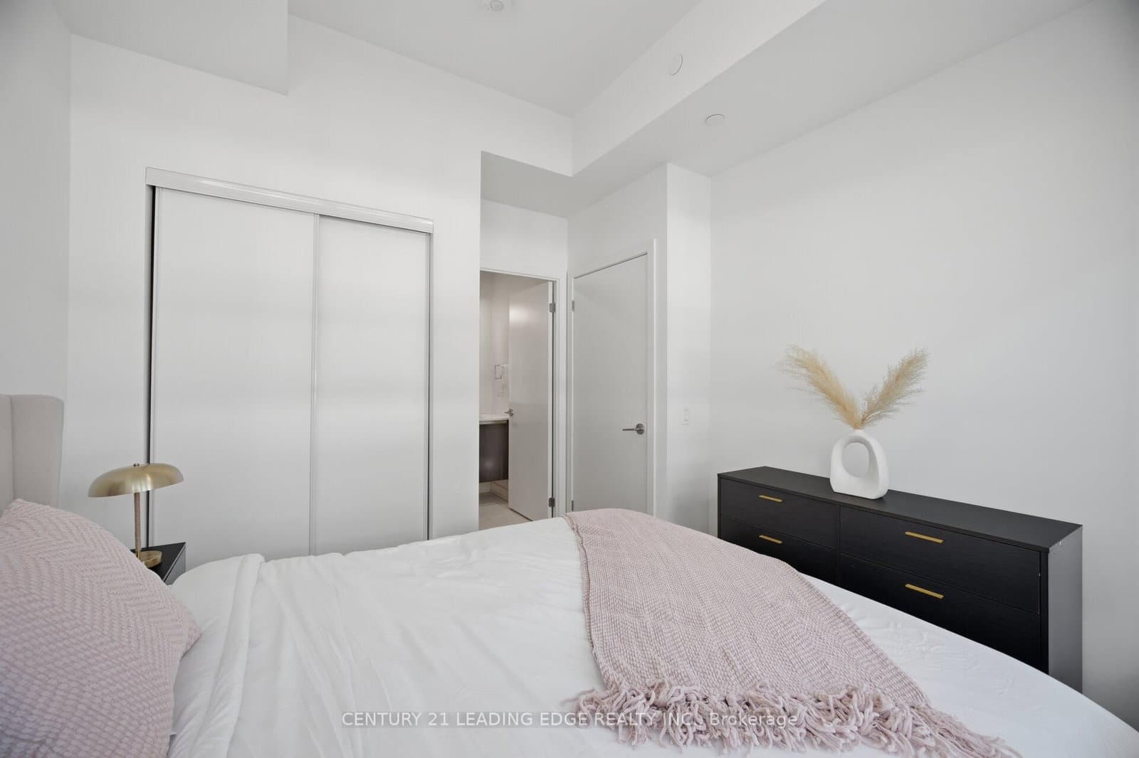 405 Dundas Street W, Unit 317 thumbnail 18