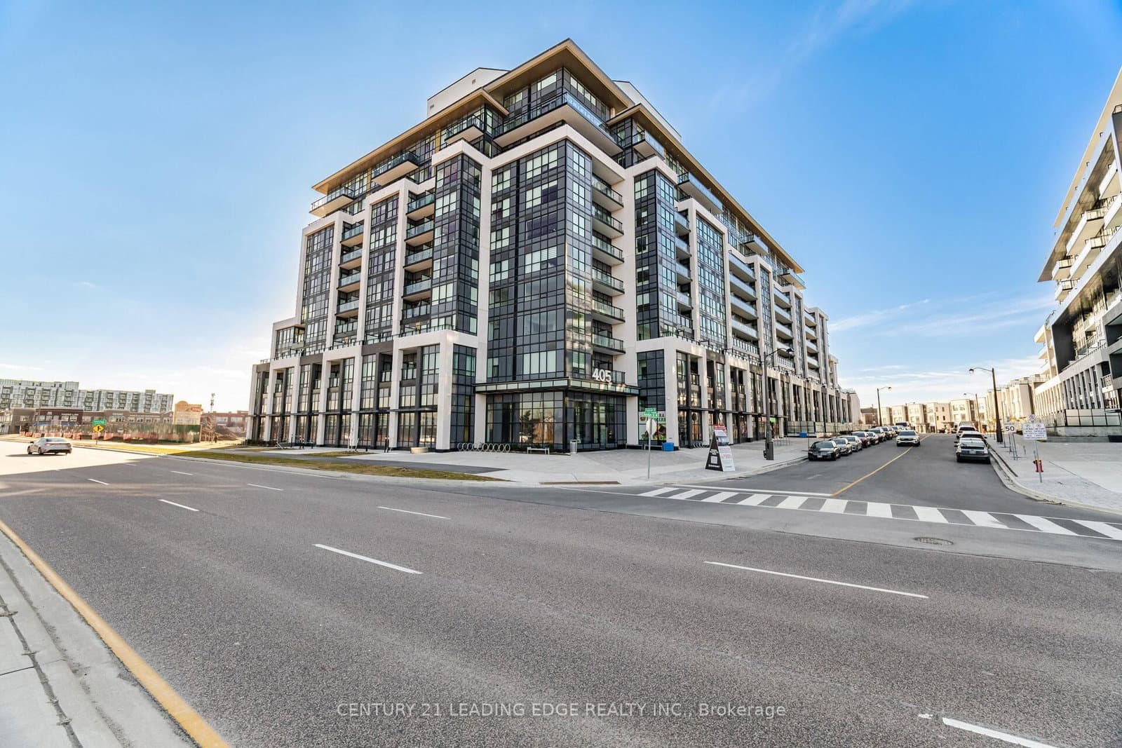 405 Dundas Street W, Unit 317 thumbnail 2