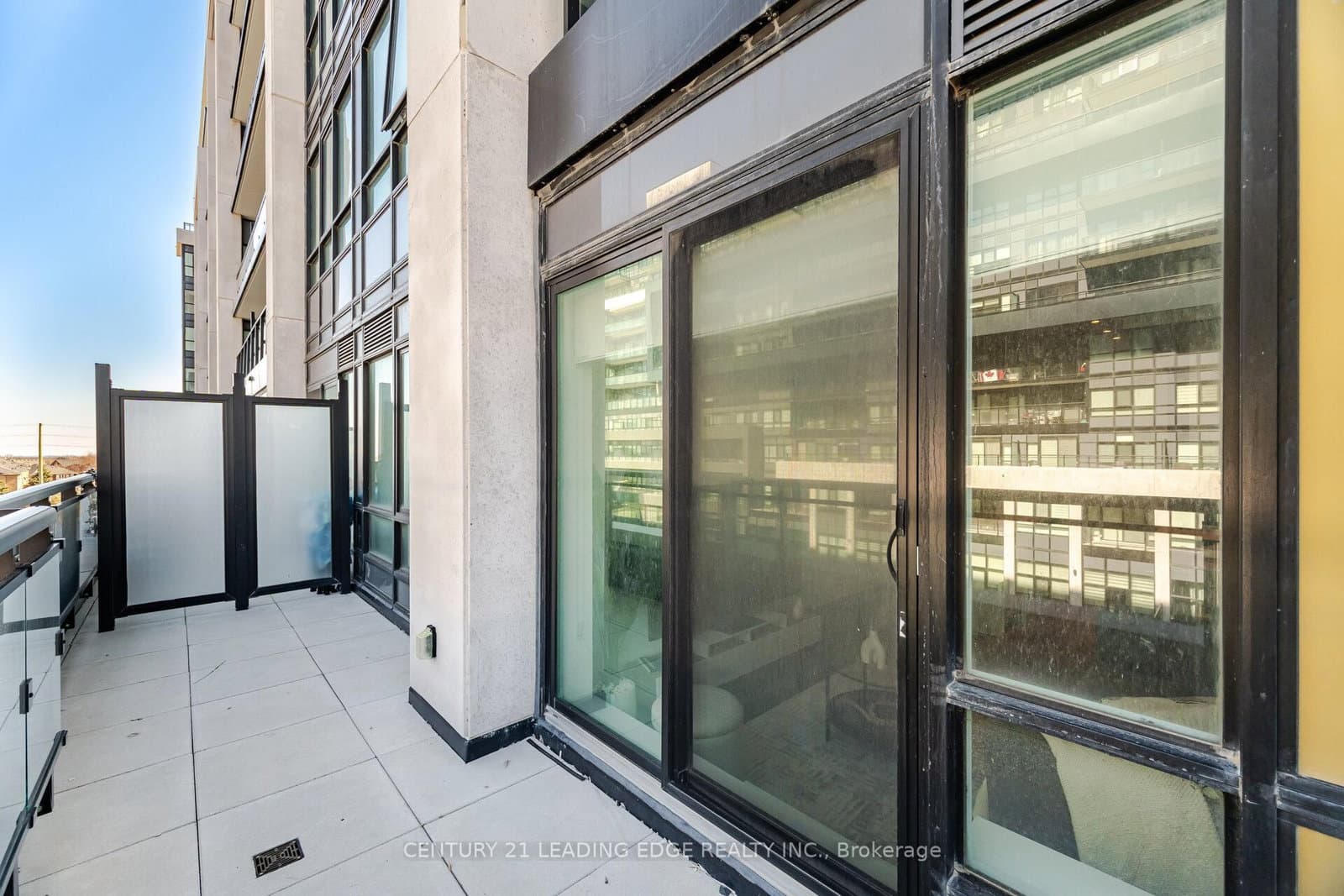 405 Dundas Street W, Unit 317 thumbnail 23