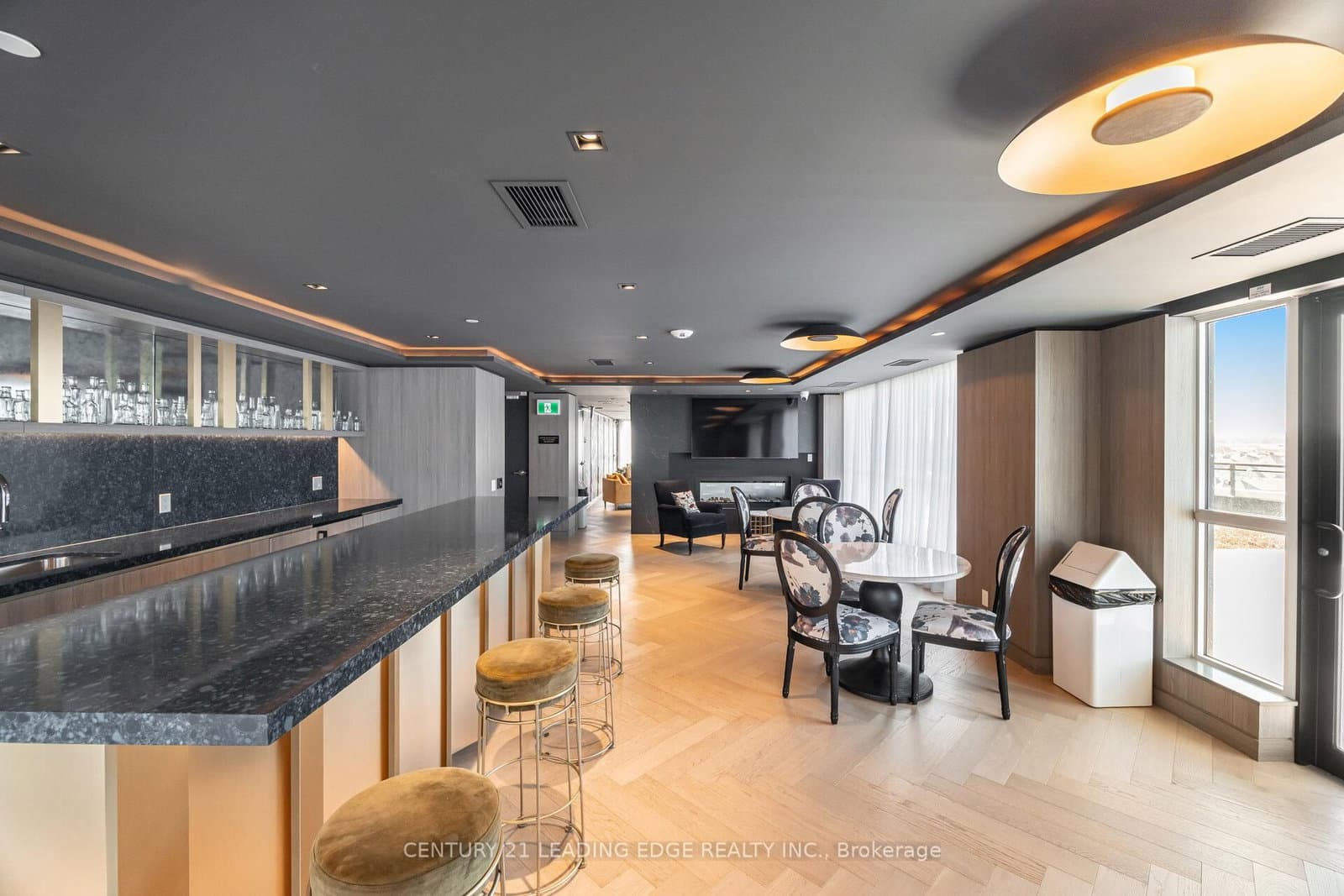 405 Dundas Street W, Unit 317 thumbnail 33