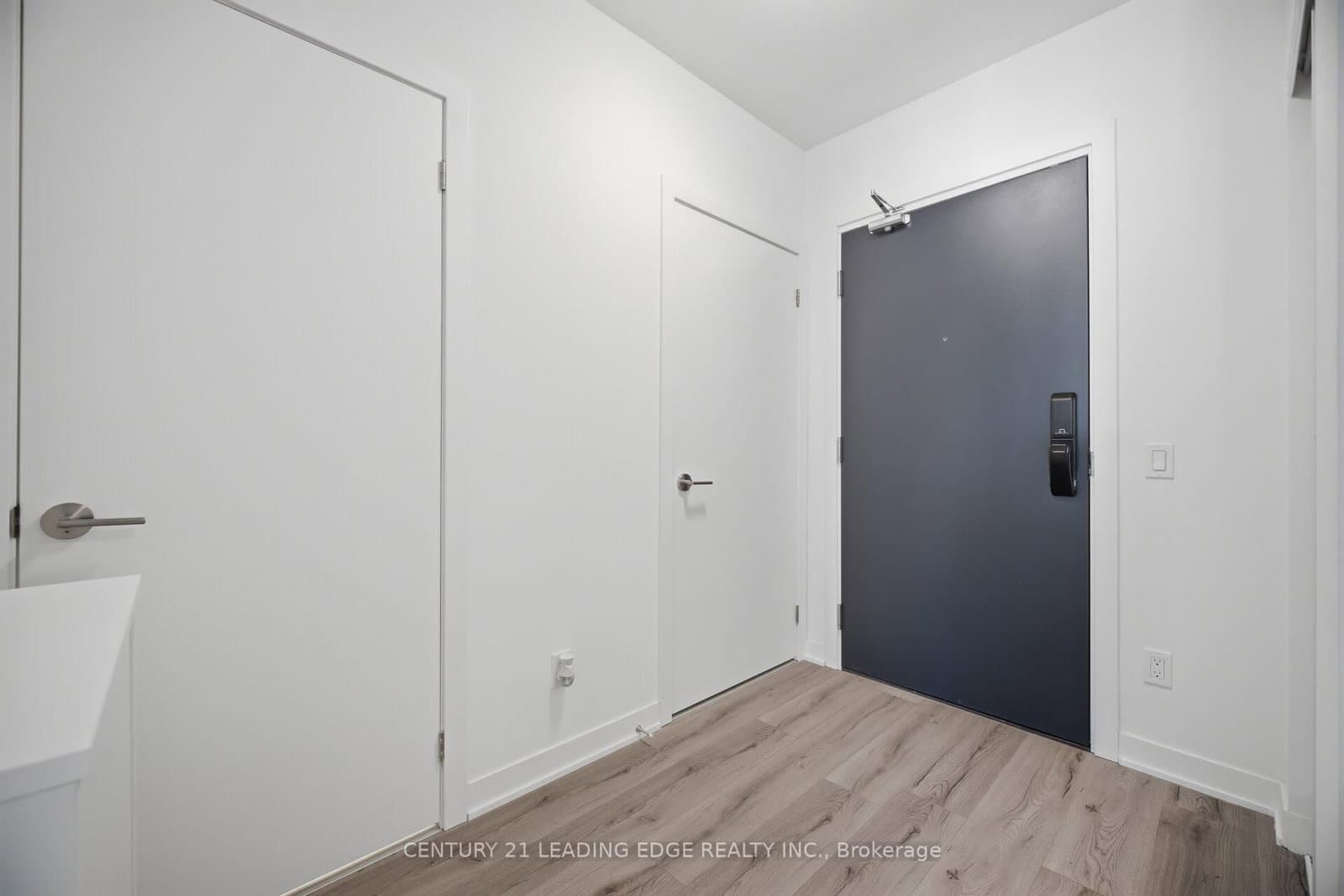 405 Dundas Street W, Unit 317 thumbnail 5