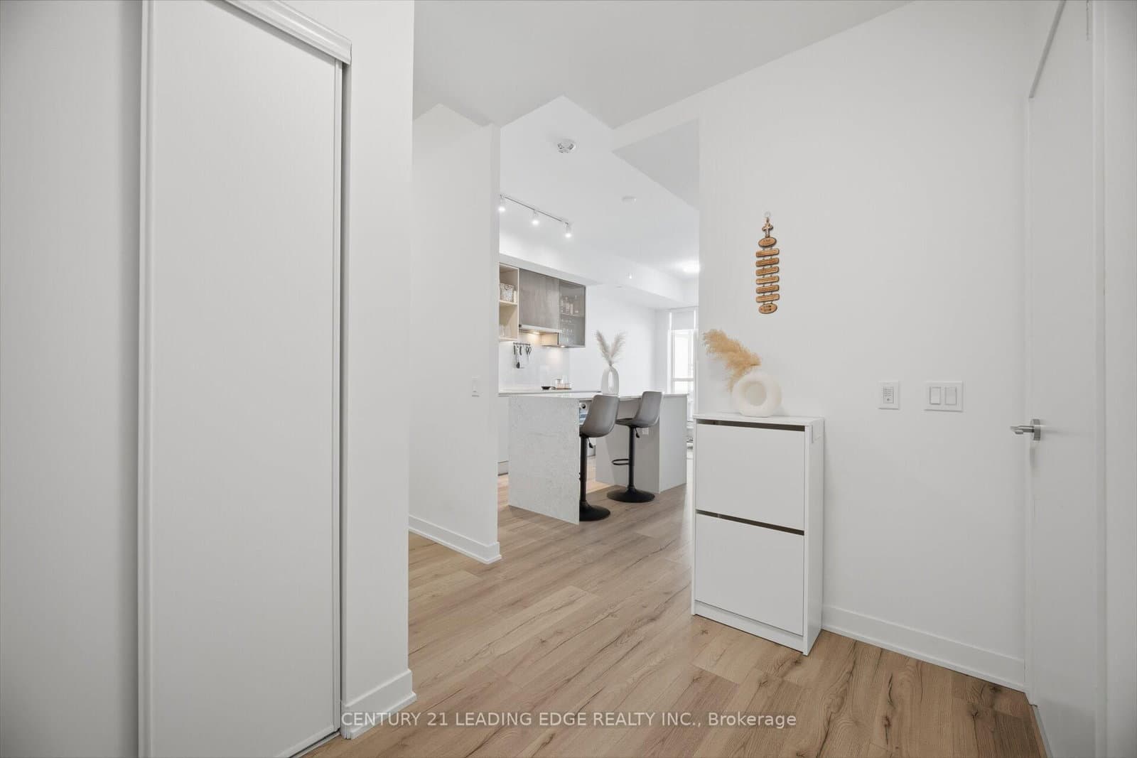 405 Dundas Street W, Unit 317 thumbnail 6