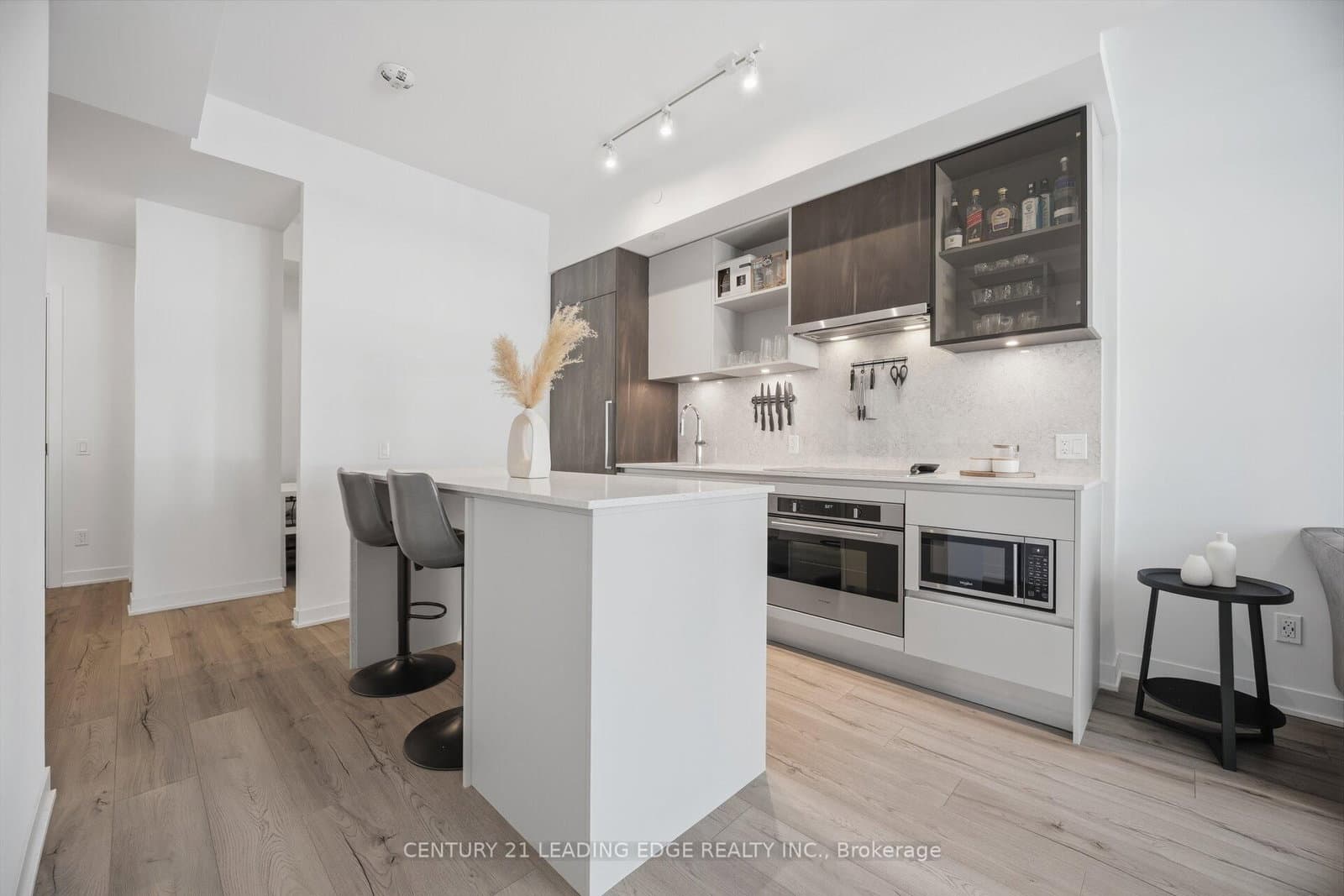 405 Dundas Street W, Unit 317 thumbnail 7