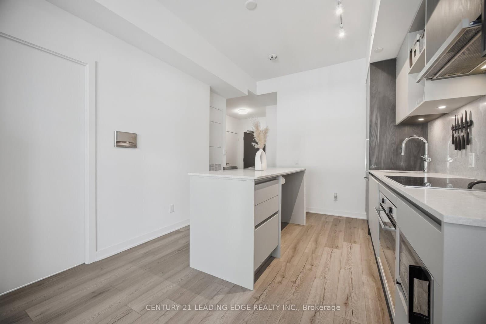 405 Dundas Street W, Unit 317 thumbnail 9