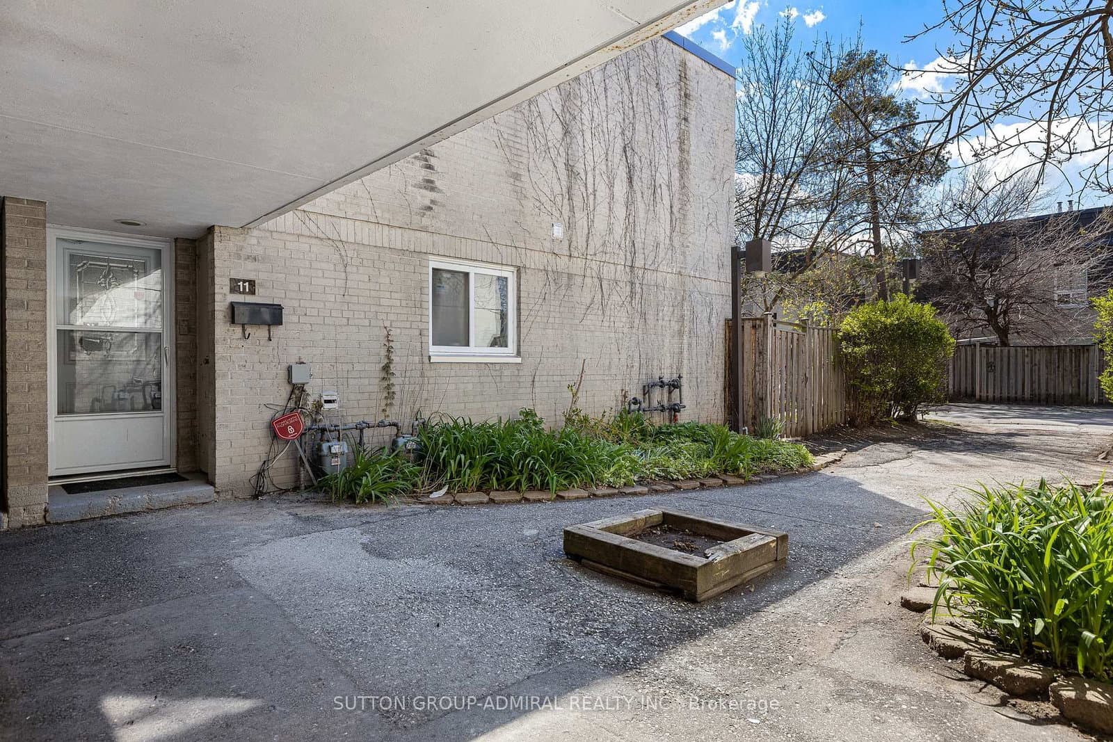 21 Four Winds Drive, Unit 11 thumbnail 3
