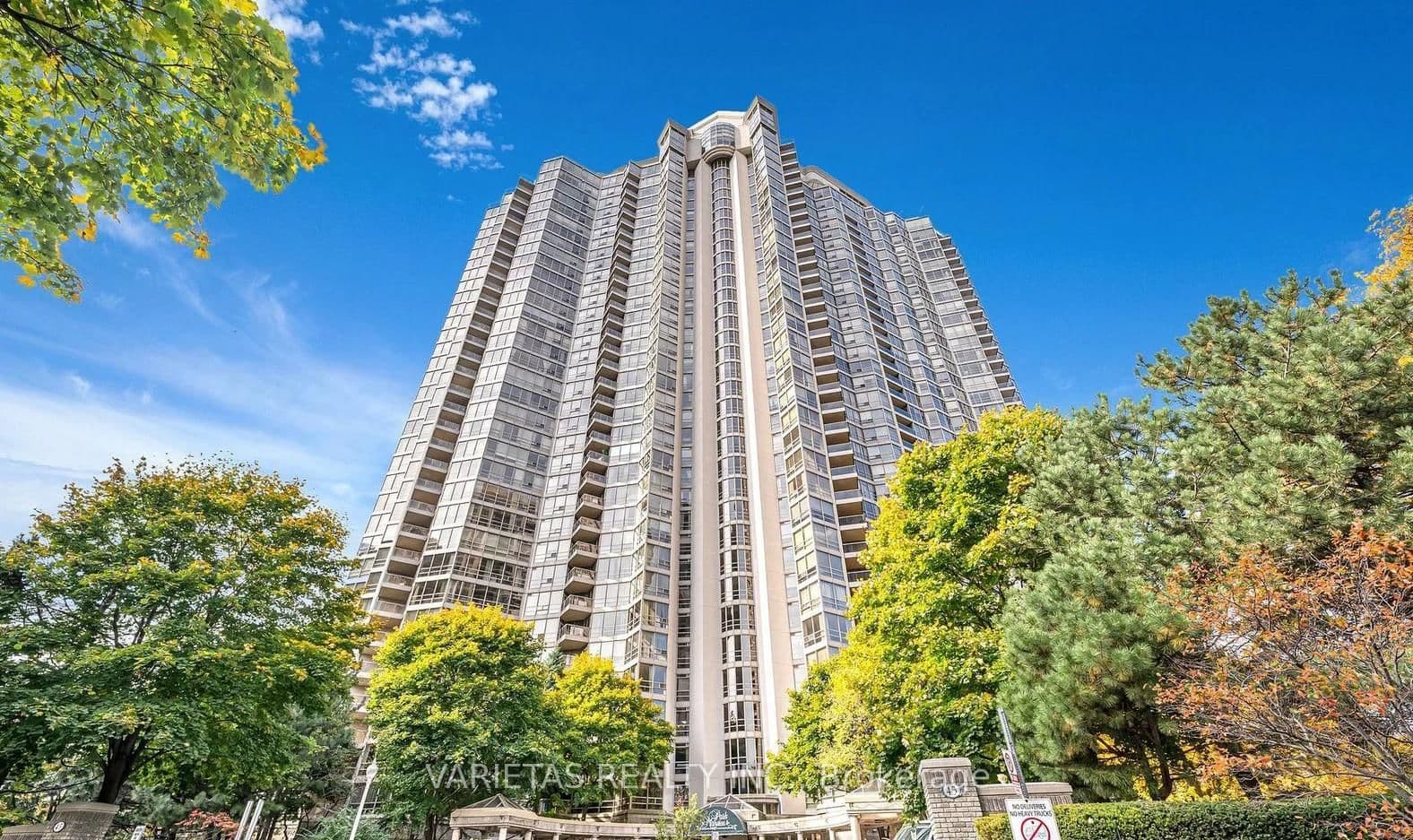 #702 - 45 Kingsbridge Garden Circle