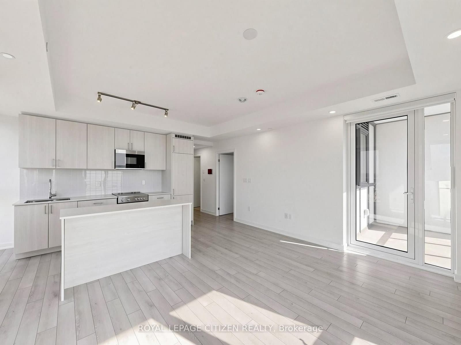 1005 Dundas Street, Unit 814 thumbnail 10