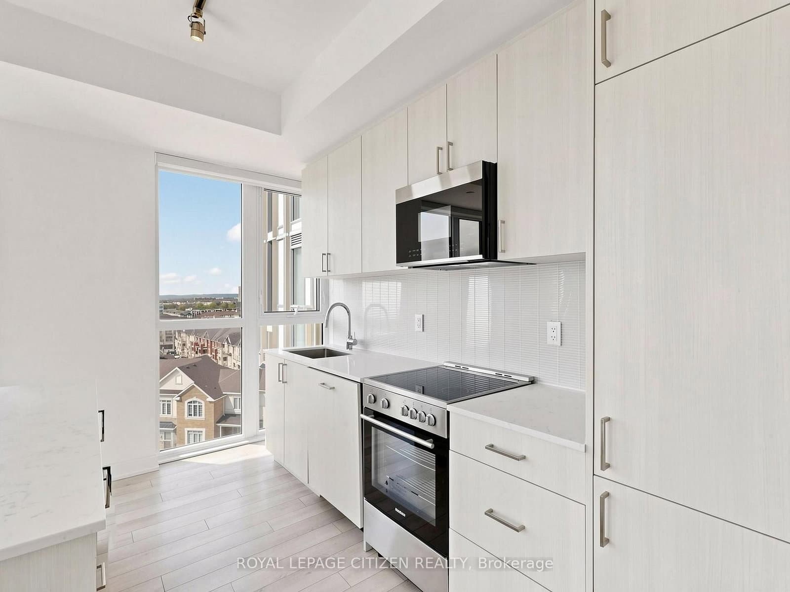 1005 Dundas Street, Unit 814 thumbnail 13