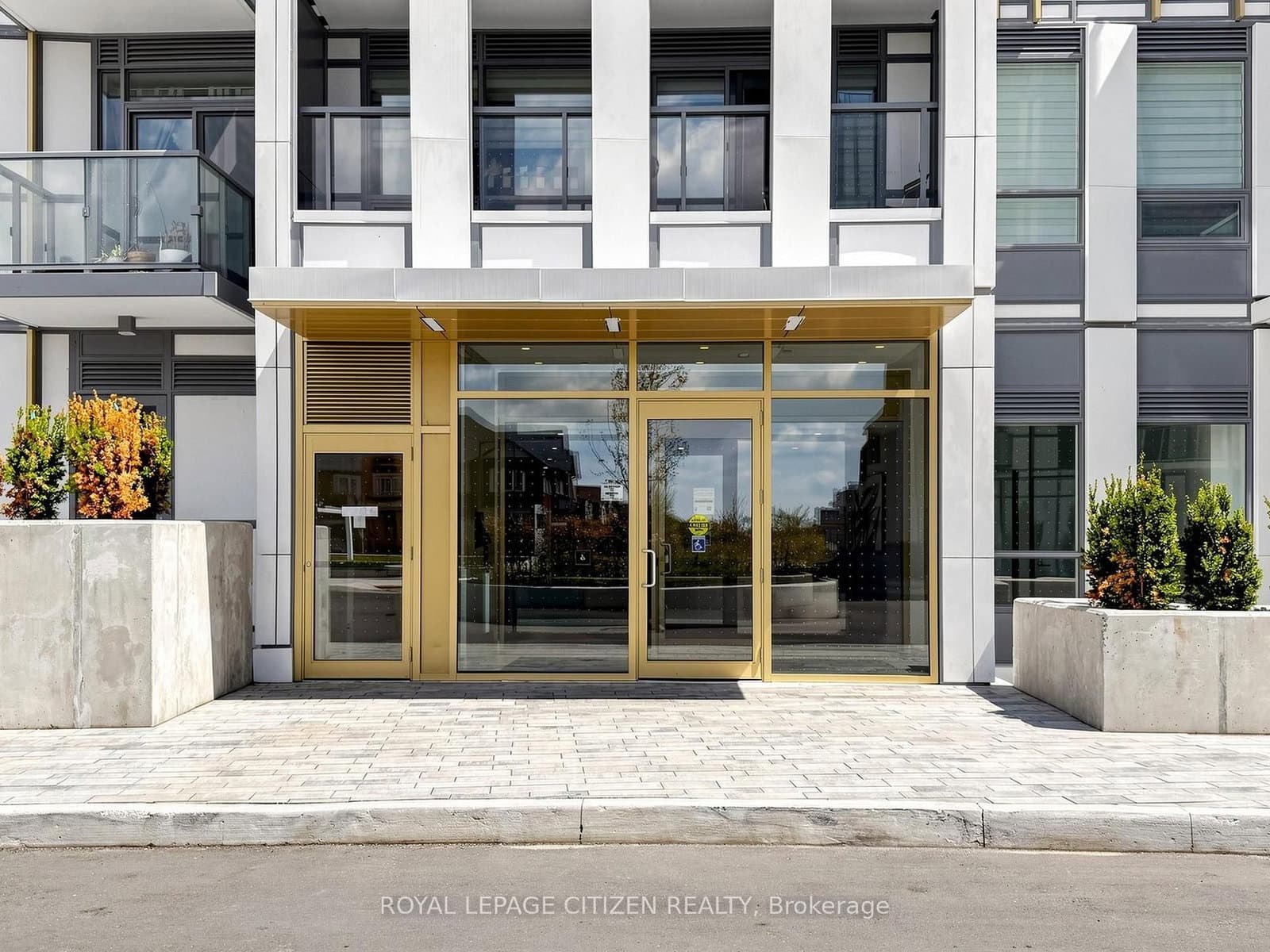 1005 Dundas Street, Unit 814 thumbnail 2