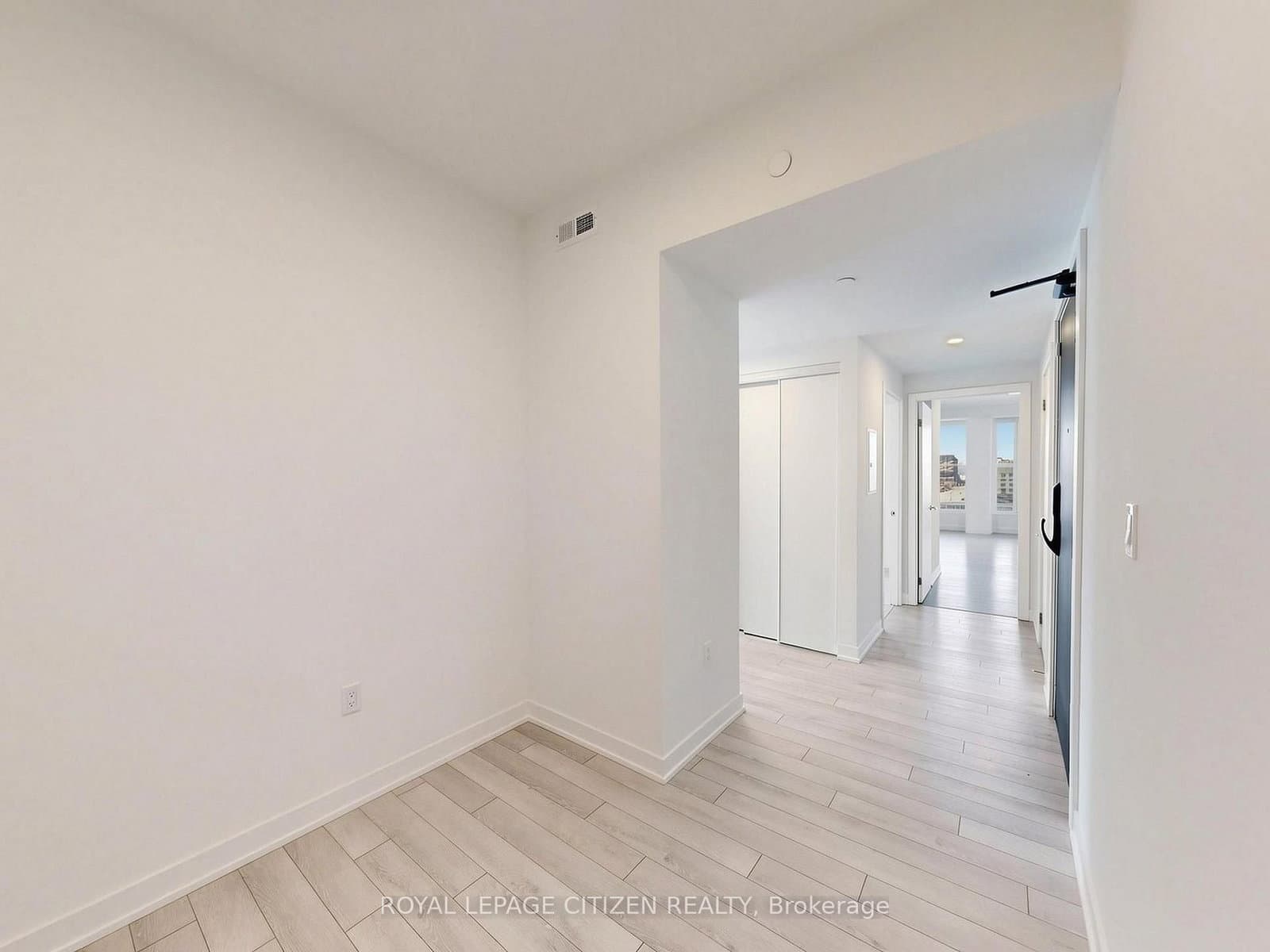 1005 Dundas Street, Unit 814 thumbnail 25