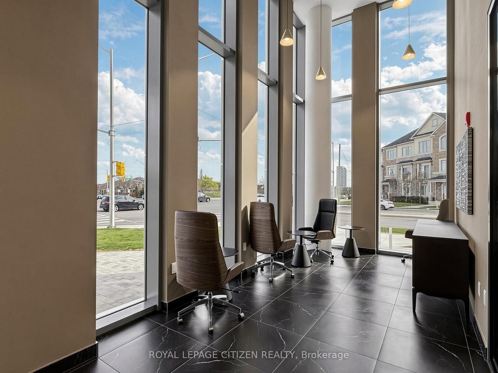 1005 Dundas Street, Unit 814 thumbnail 5