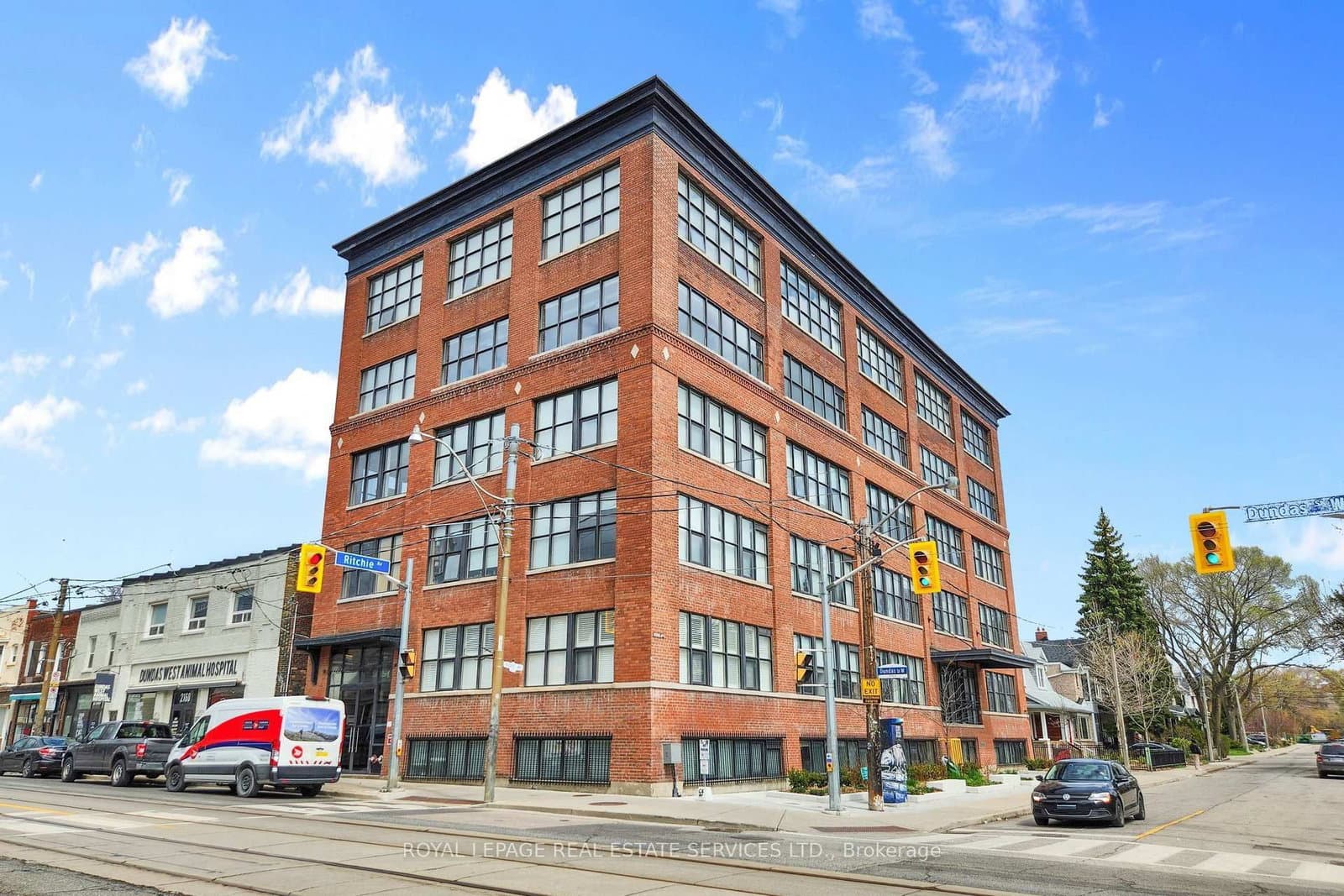 #405 - 2154 Dundas Street W