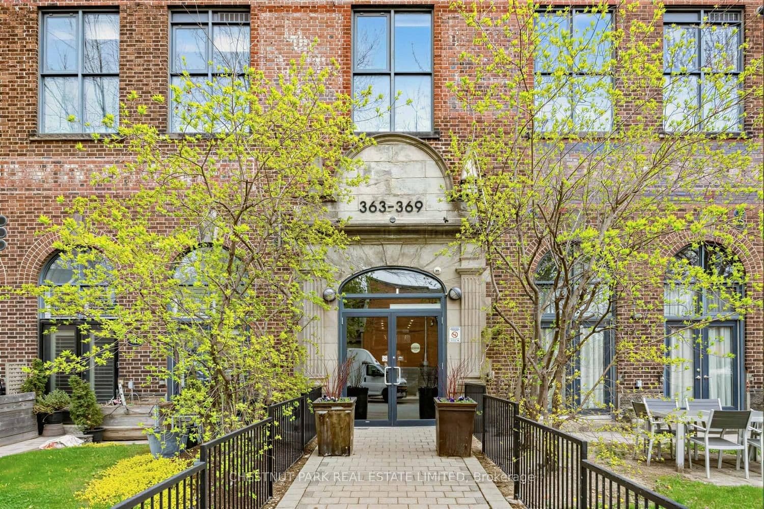#301 - 363 Sorauren Avenue