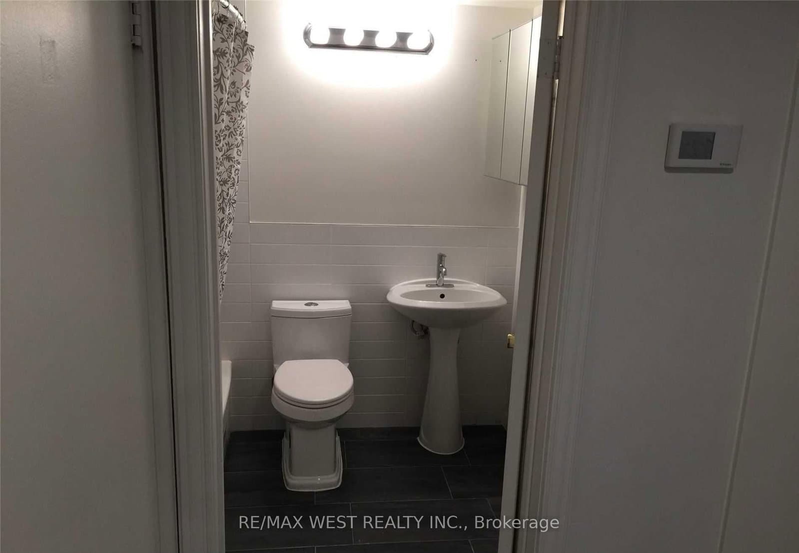 152 Dowling Avenue, Unit 4 thumbnail 4