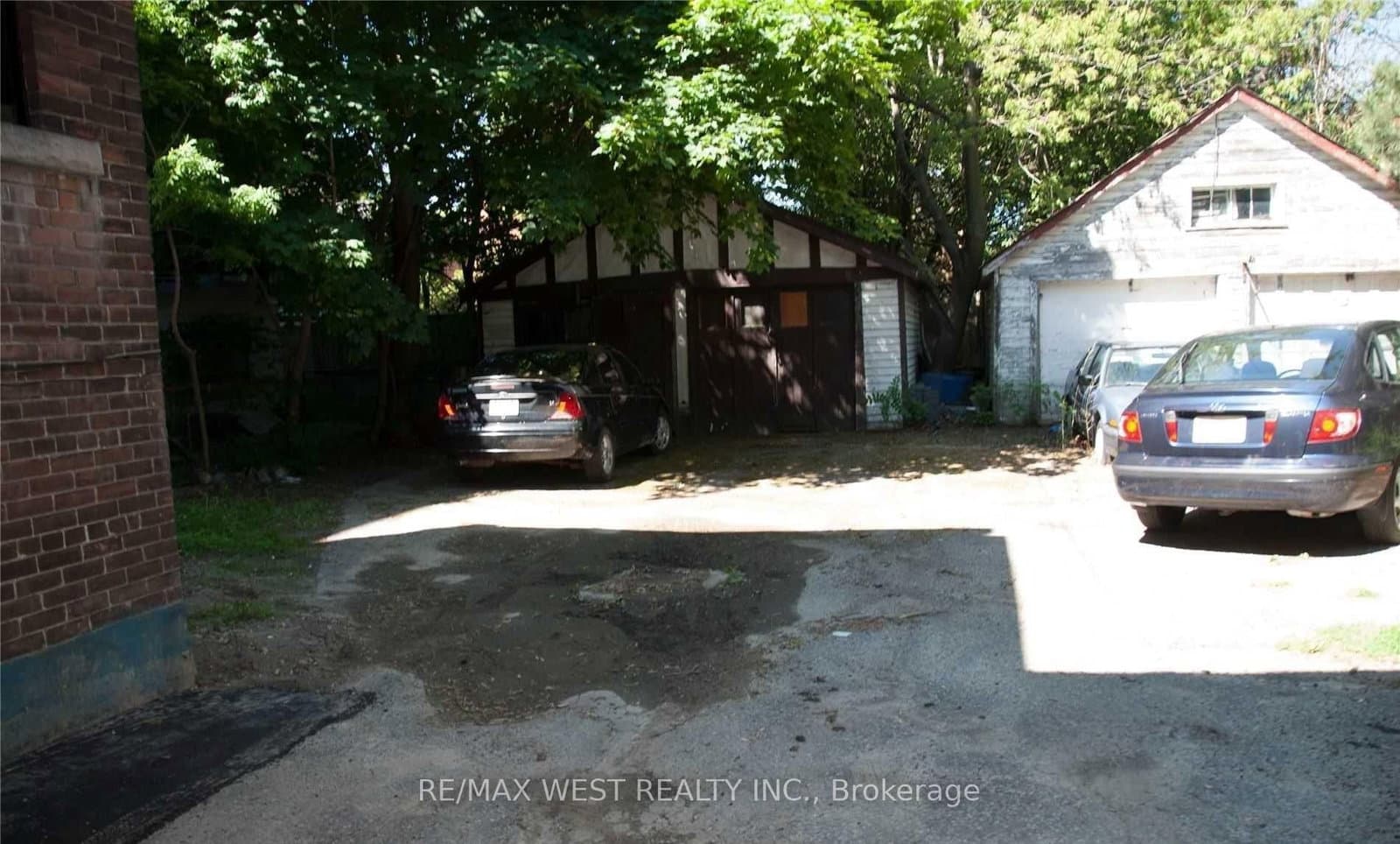 152 Dowling Avenue, Unit 4 thumbnail 8