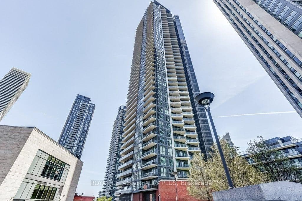 #524 - 10 Park Lawn Road