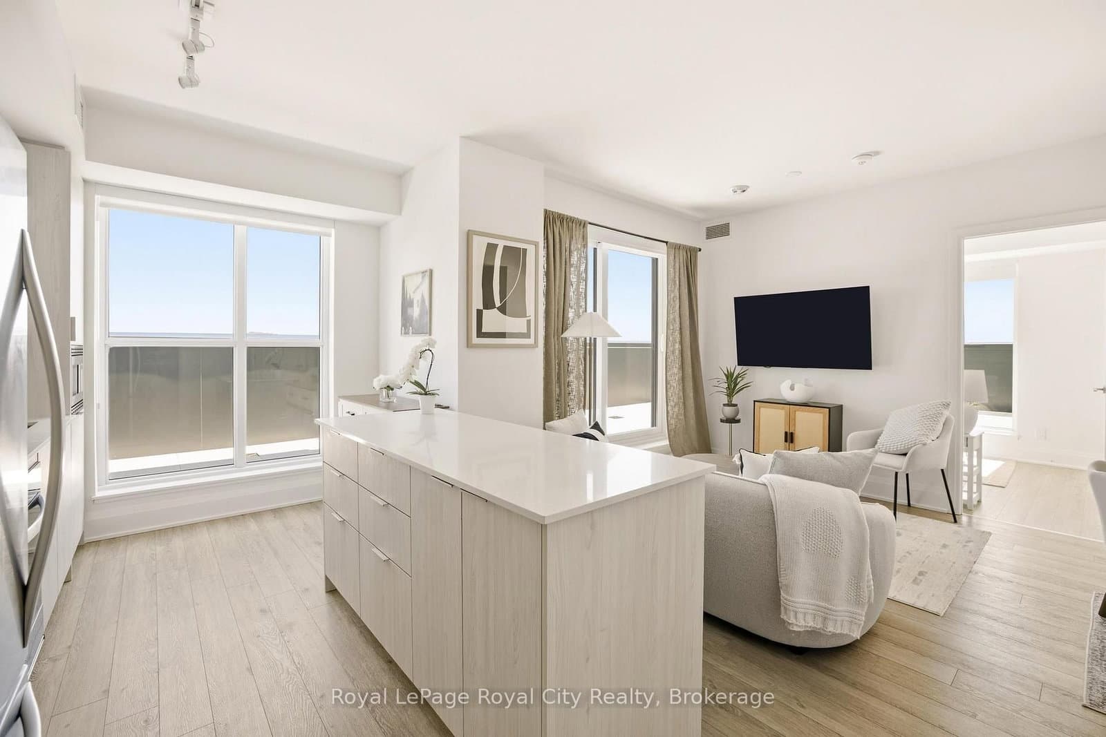 #604 - 3071 Trafalgar Road