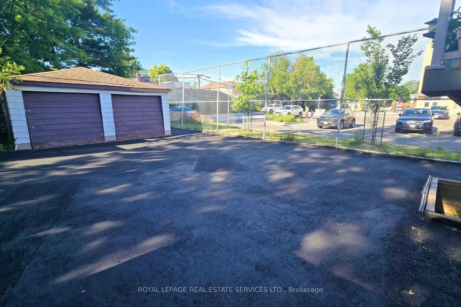 11 Dennis Avenue thumbnail 15