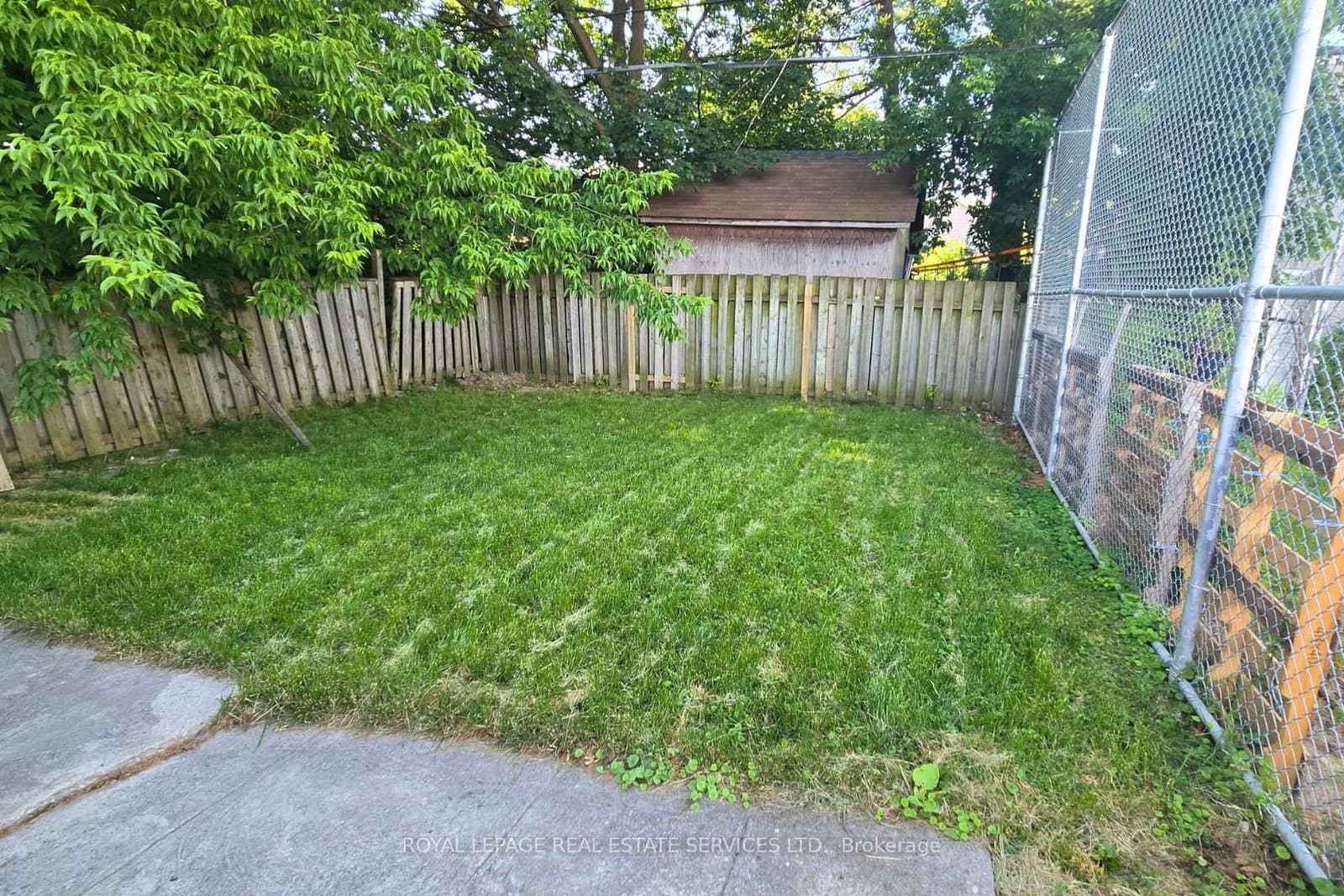 11 Dennis Avenue thumbnail 16