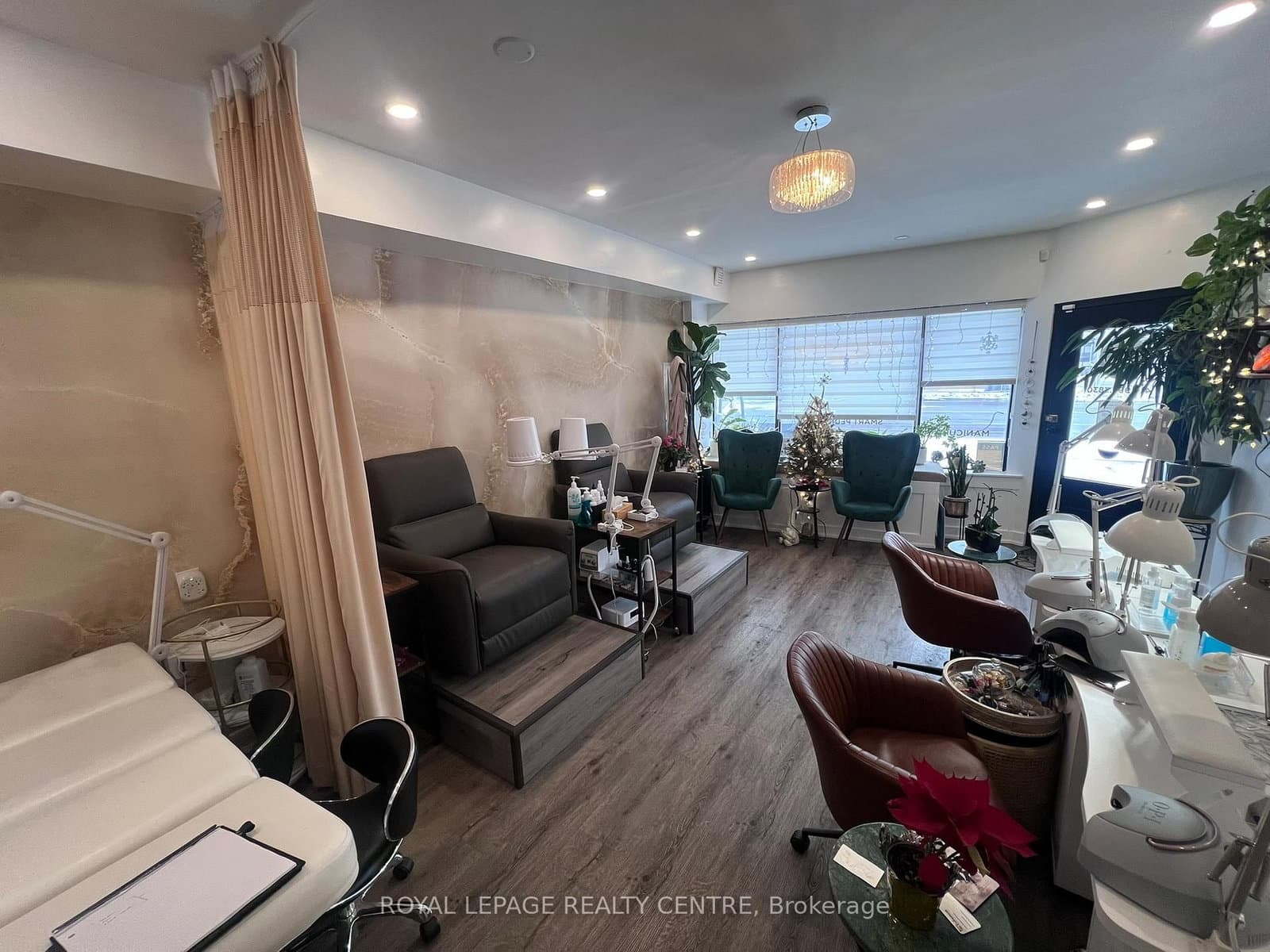 745 Lakeshore Road E thumbnail 10