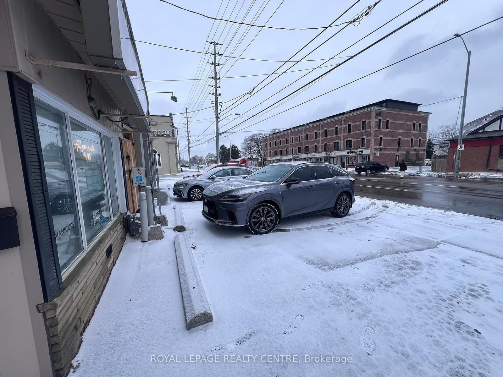 745 Lakeshore Road E thumbnail 3