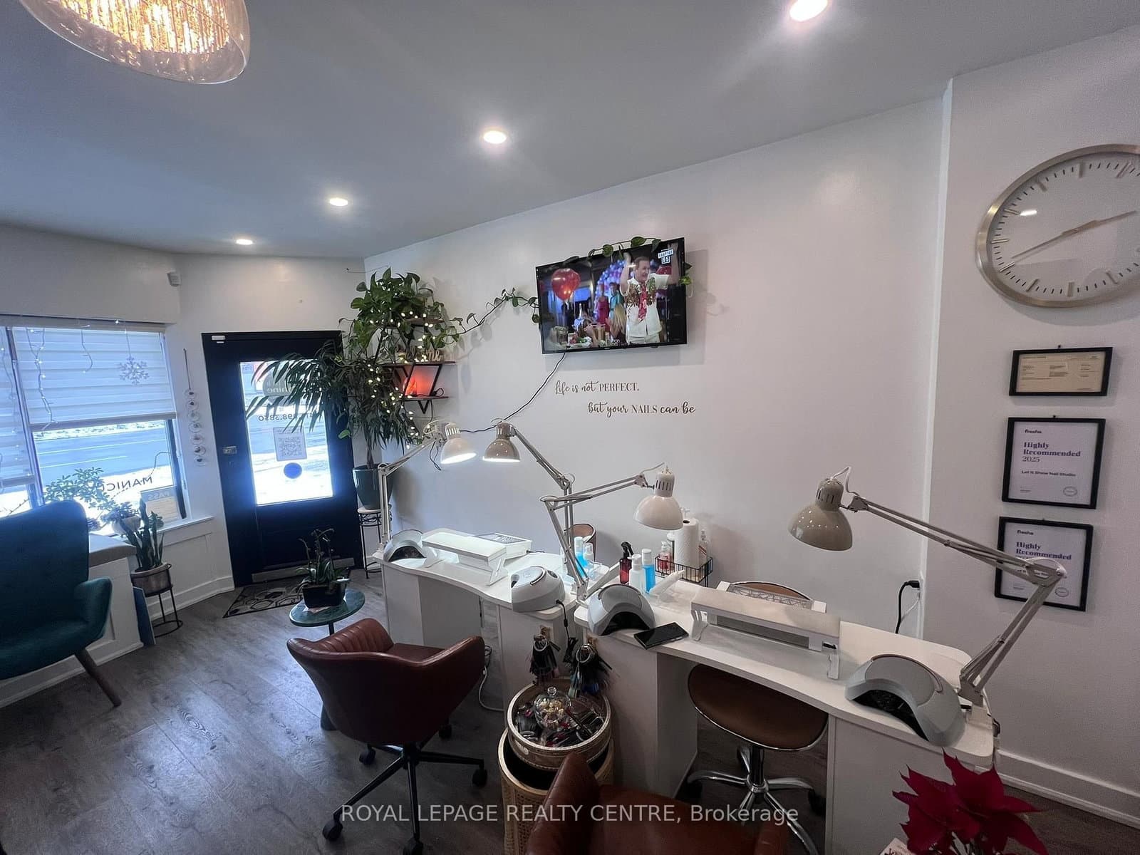 745 Lakeshore Road E thumbnail 5