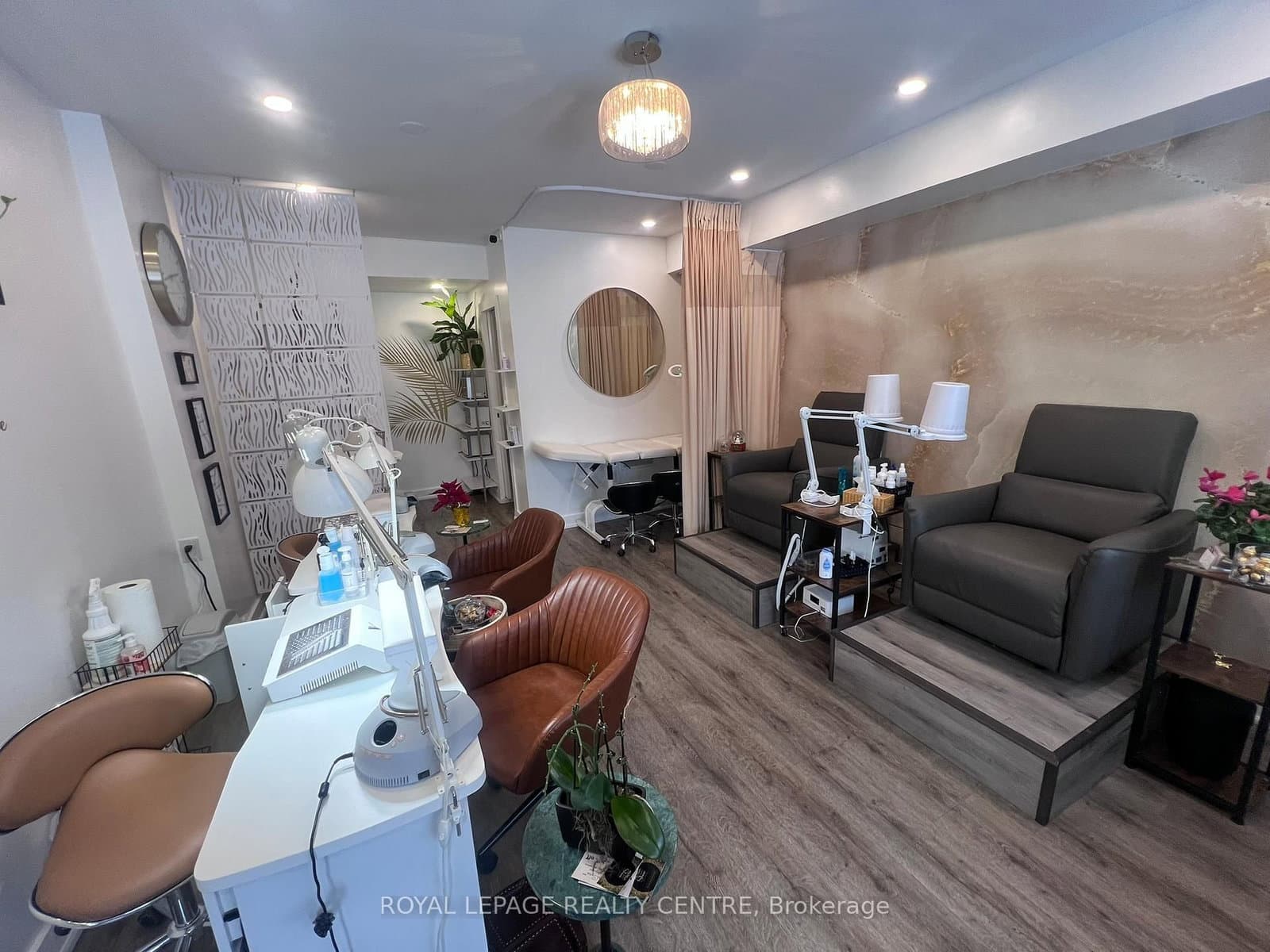 745 Lakeshore Road E thumbnail 9