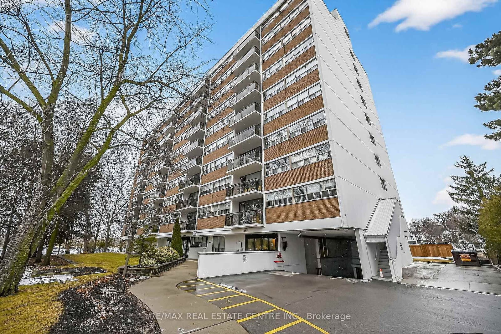 #702 - 212 Kerr Street