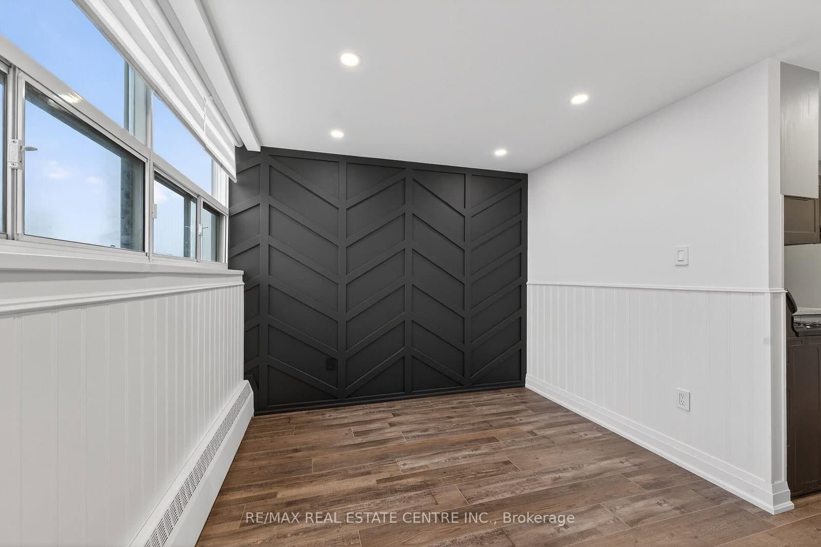 212 Kerr Street, Unit 702 thumbnail 13