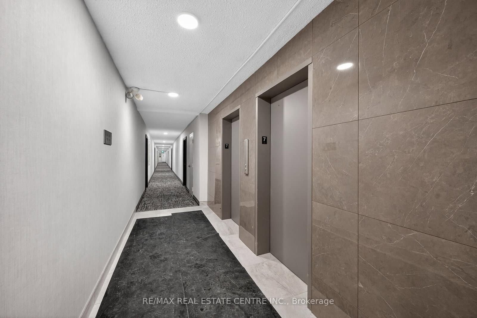 212 Kerr Street, Unit 702 thumbnail 28
