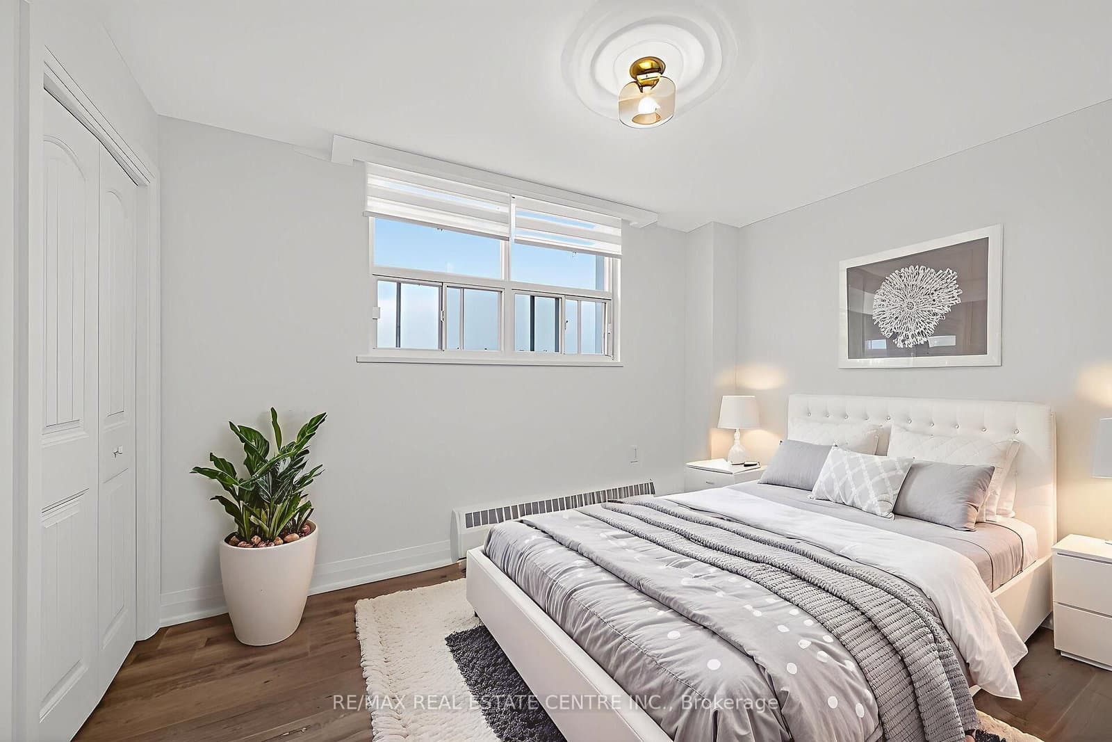 212 Kerr Street, Unit 702 thumbnail 6
