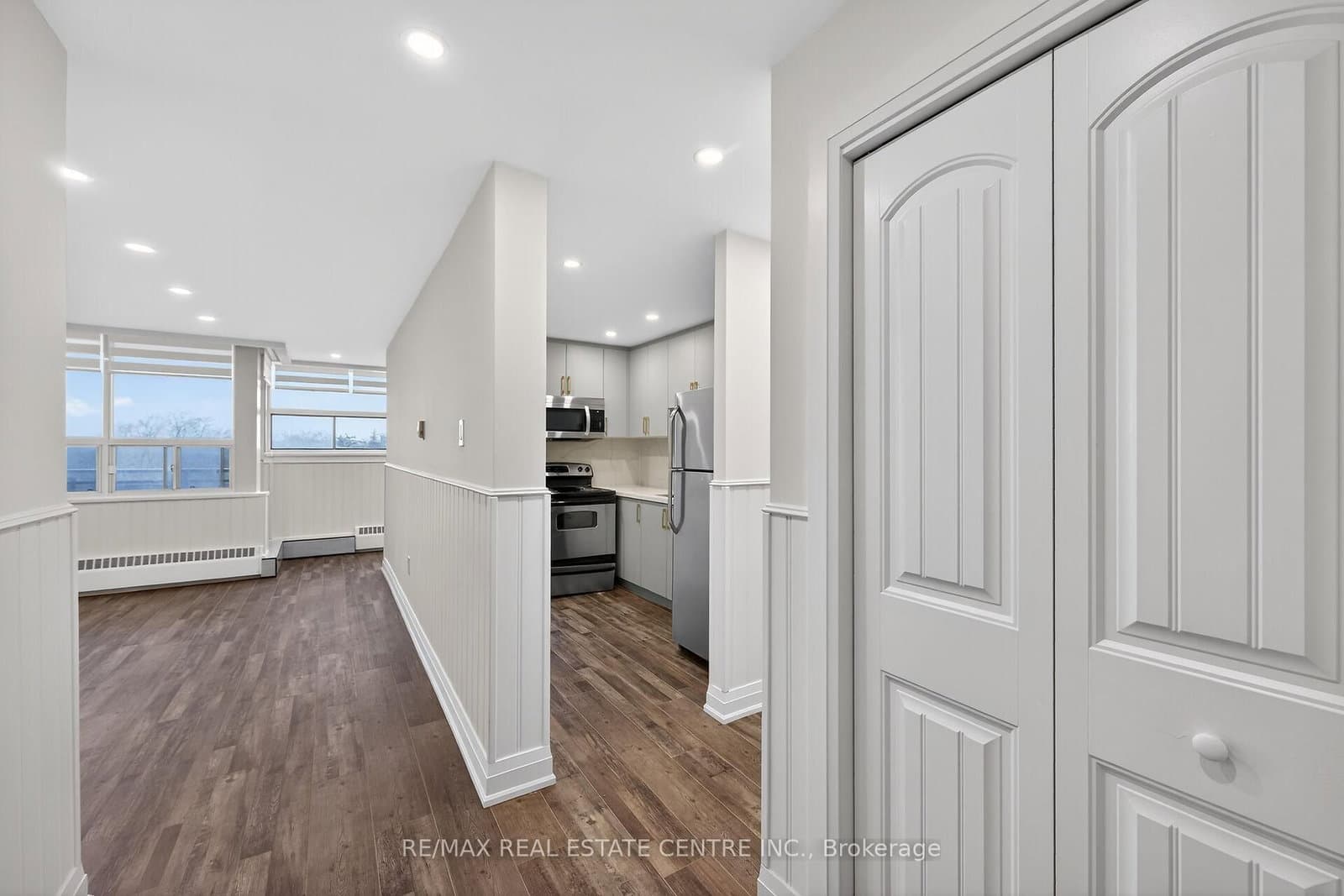 212 Kerr Street, Unit 702 thumbnail 8