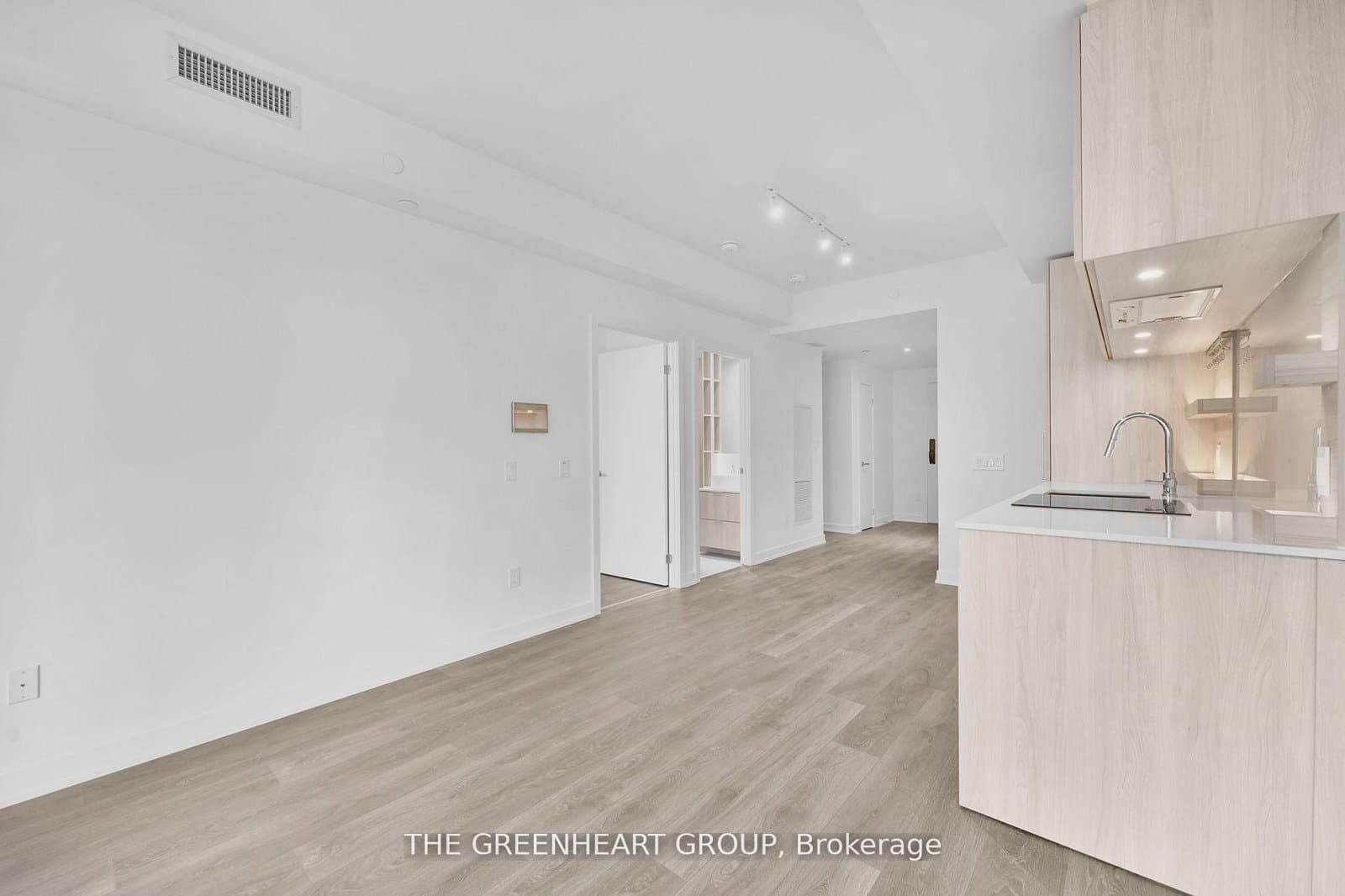 #512 - 28 Ann Street