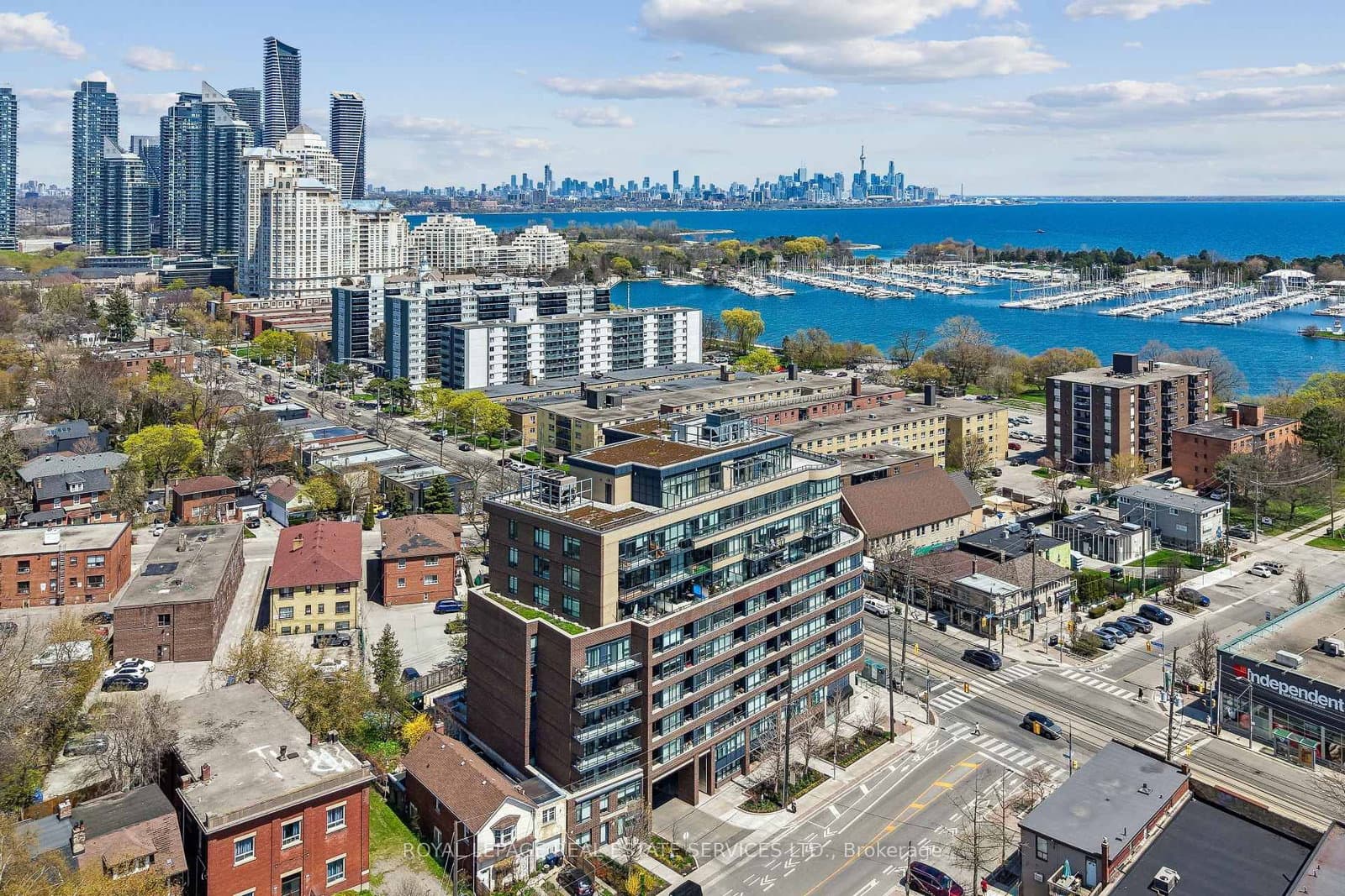 #906 - 11 Superior Avenue