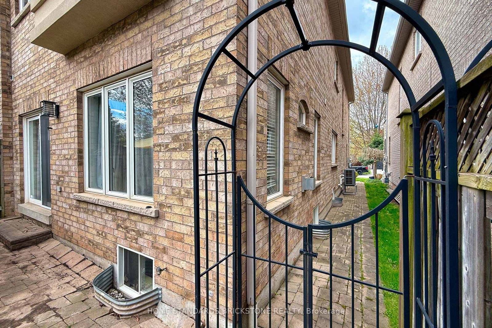 2445 Felhaber Crescent thumbnail 40