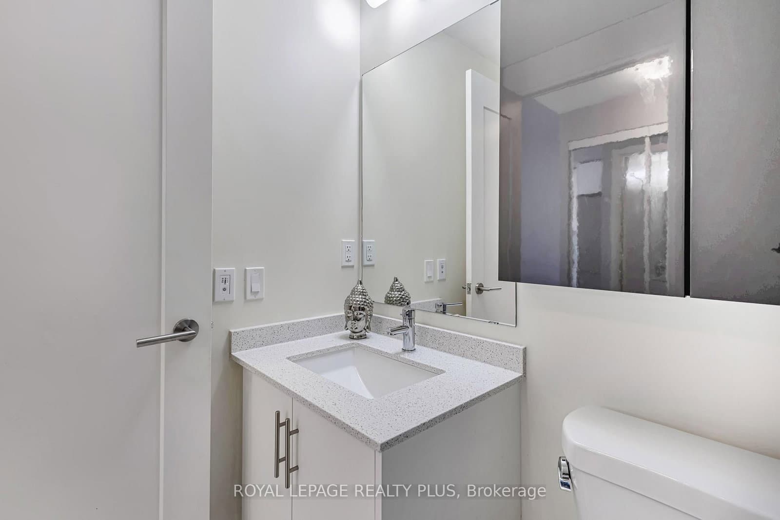 509 Dundas Street W, Unit 701 thumbnail 15