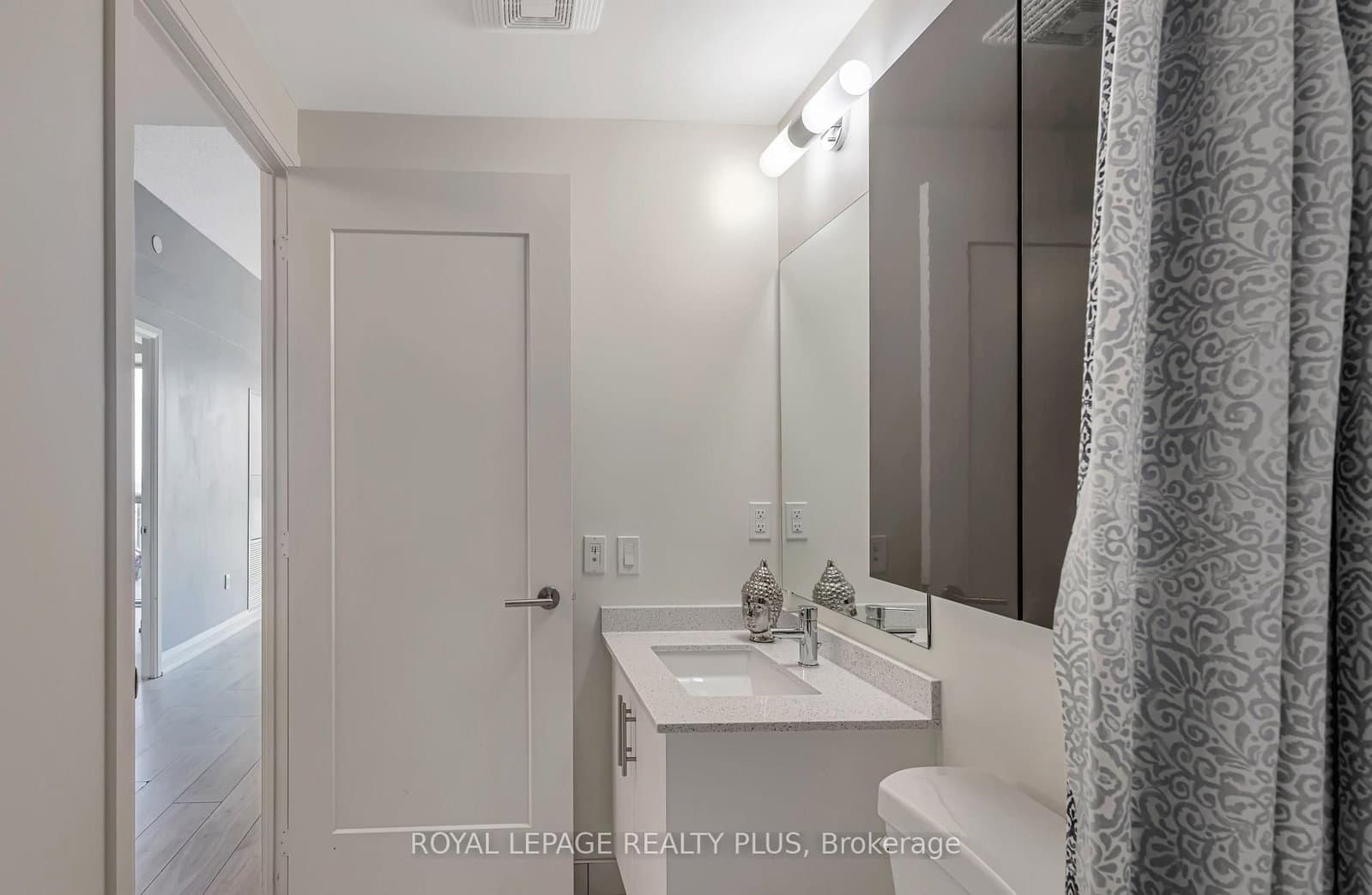 509 Dundas Street W, Unit 701 thumbnail 16