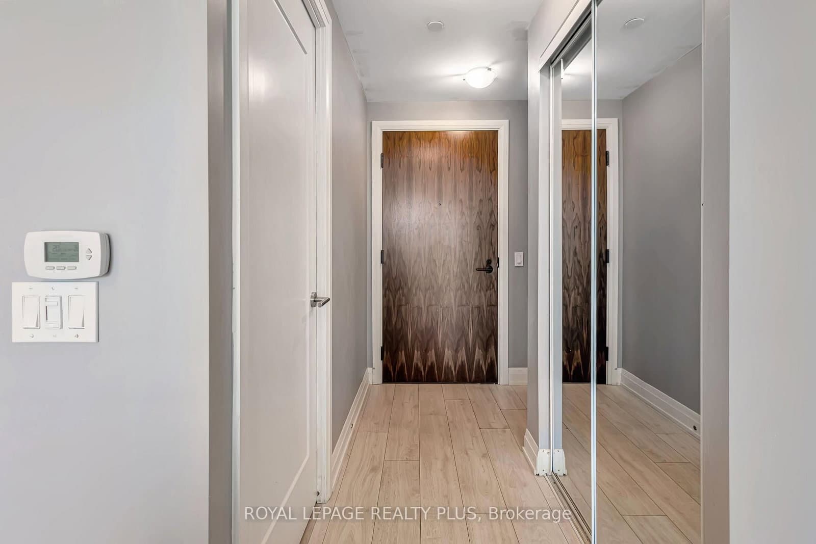 509 Dundas Street W, Unit 701 thumbnail 17