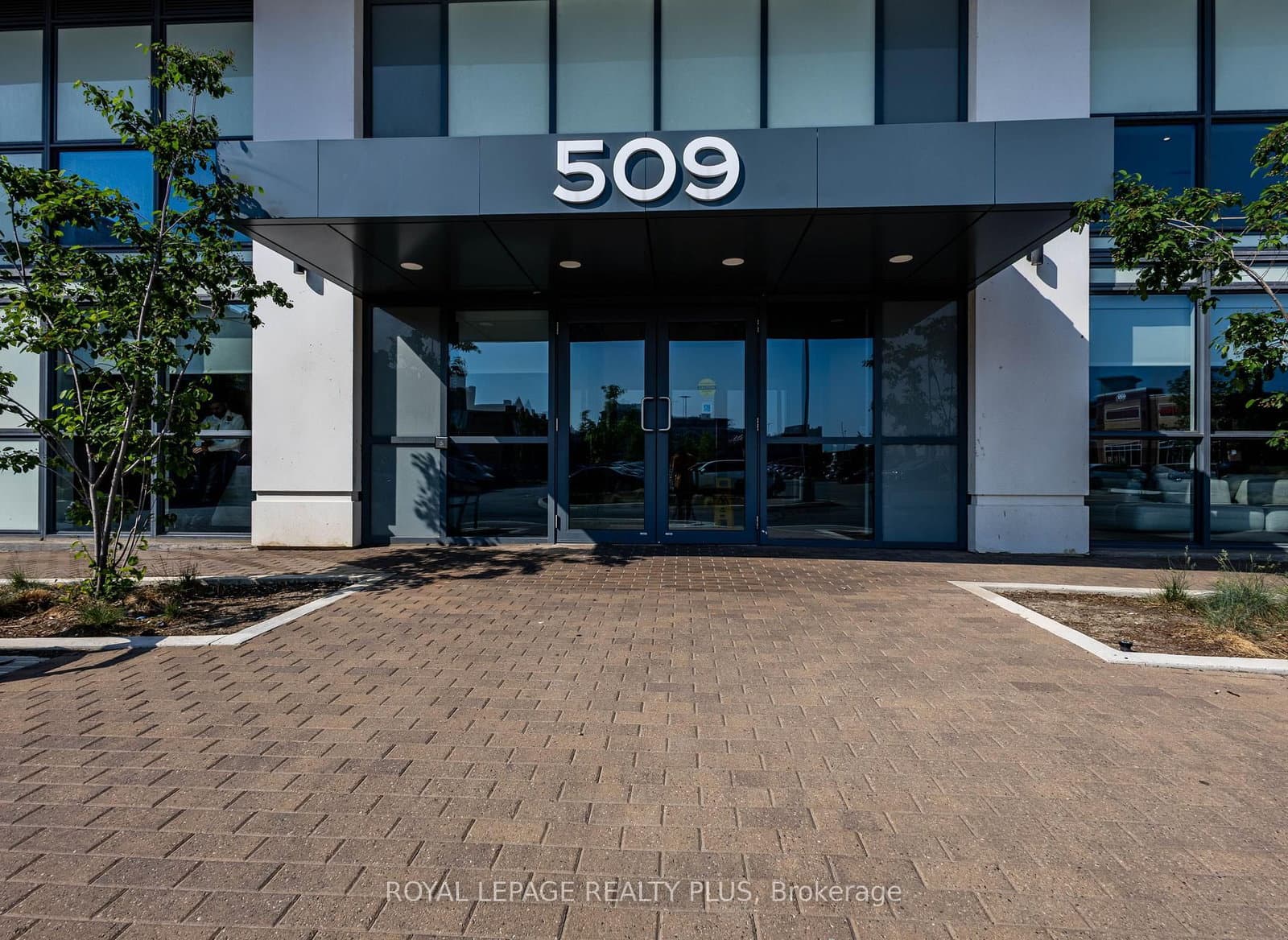 509 Dundas Street W, Unit 701 thumbnail 2