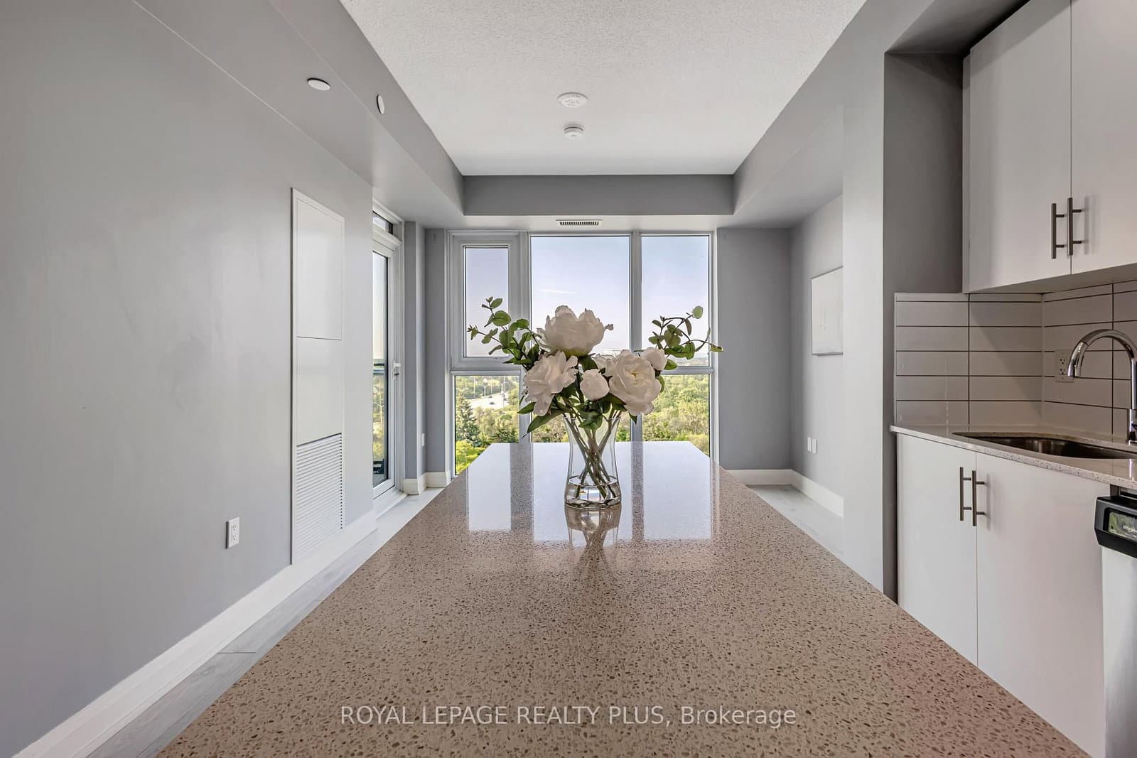 509 Dundas Street W, Unit 701 thumbnail 3