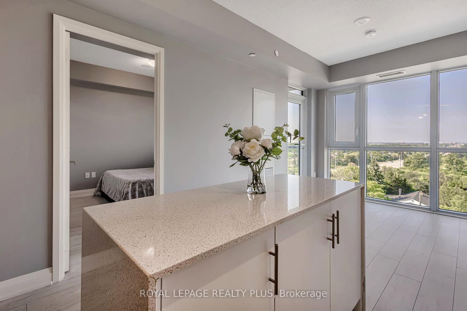 509 Dundas Street W, Unit 701 thumbnail 4