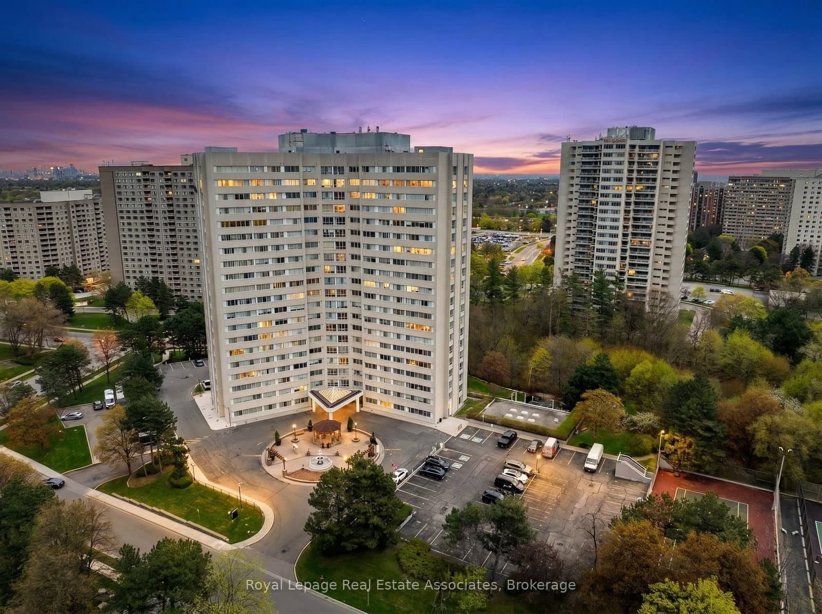 #1602 - 3695 Kaneff Crescent