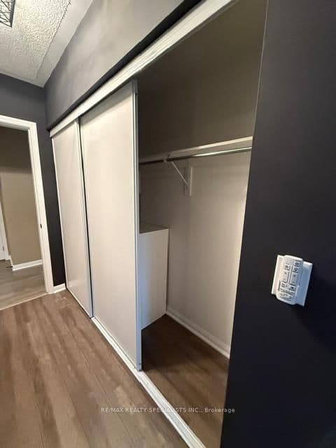 70 BAYCLIFFE Crescent, Unit 203 thumbnail 13