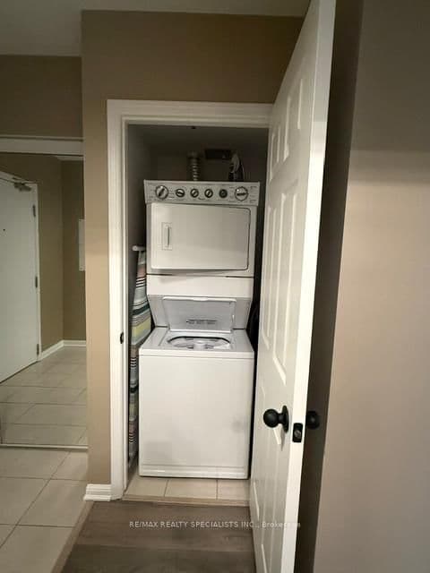 70 BAYCLIFFE Crescent, Unit 203 thumbnail 15