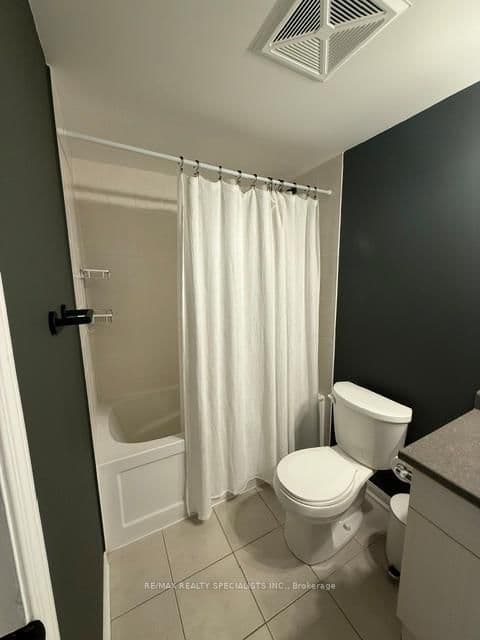 70 BAYCLIFFE Crescent, Unit 203 thumbnail 20