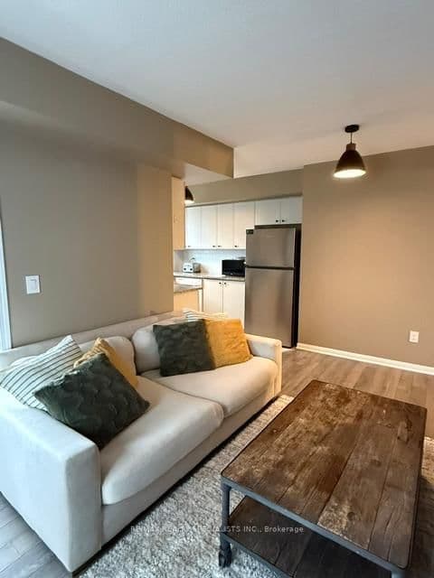70 BAYCLIFFE Crescent, Unit 203 thumbnail 28