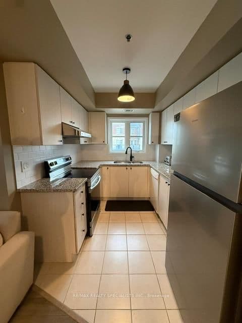 70 BAYCLIFFE Crescent, Unit 203 thumbnail 30
